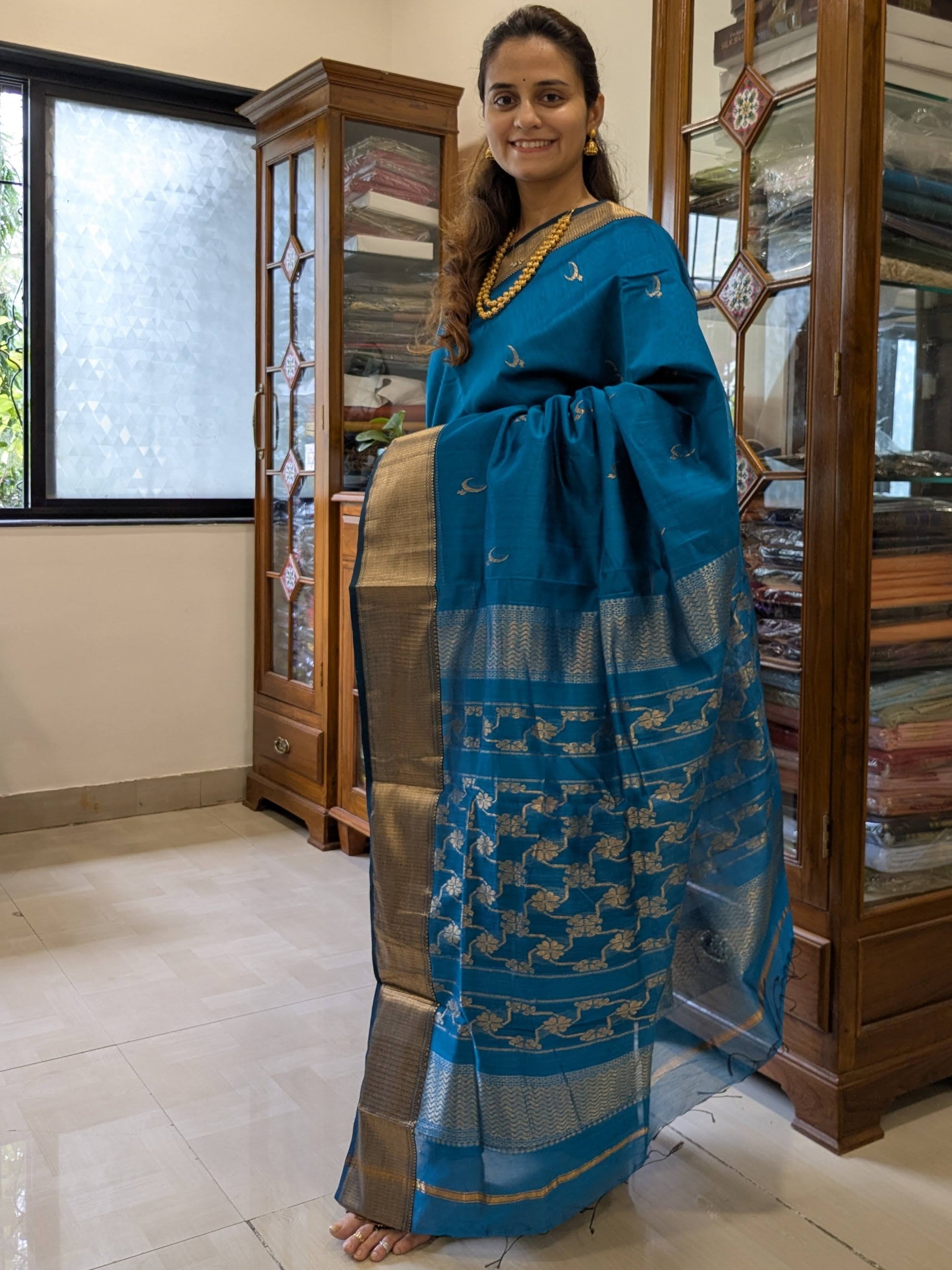 Full front view showing silk-cotton blend and festive Maheshwari craftsmanship.