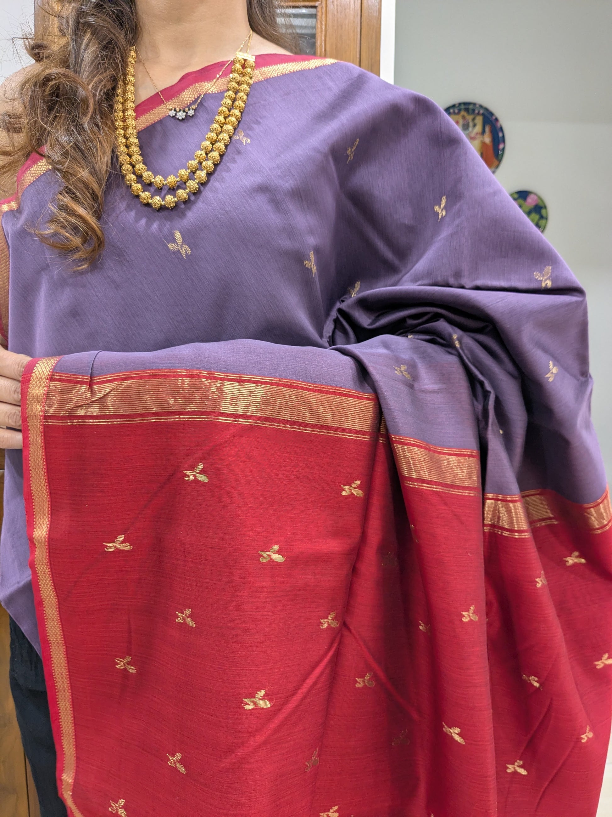 Close-up of Lilac Maheshwari saree in silk-cotton with leaf butti motifs and handwoven small border.