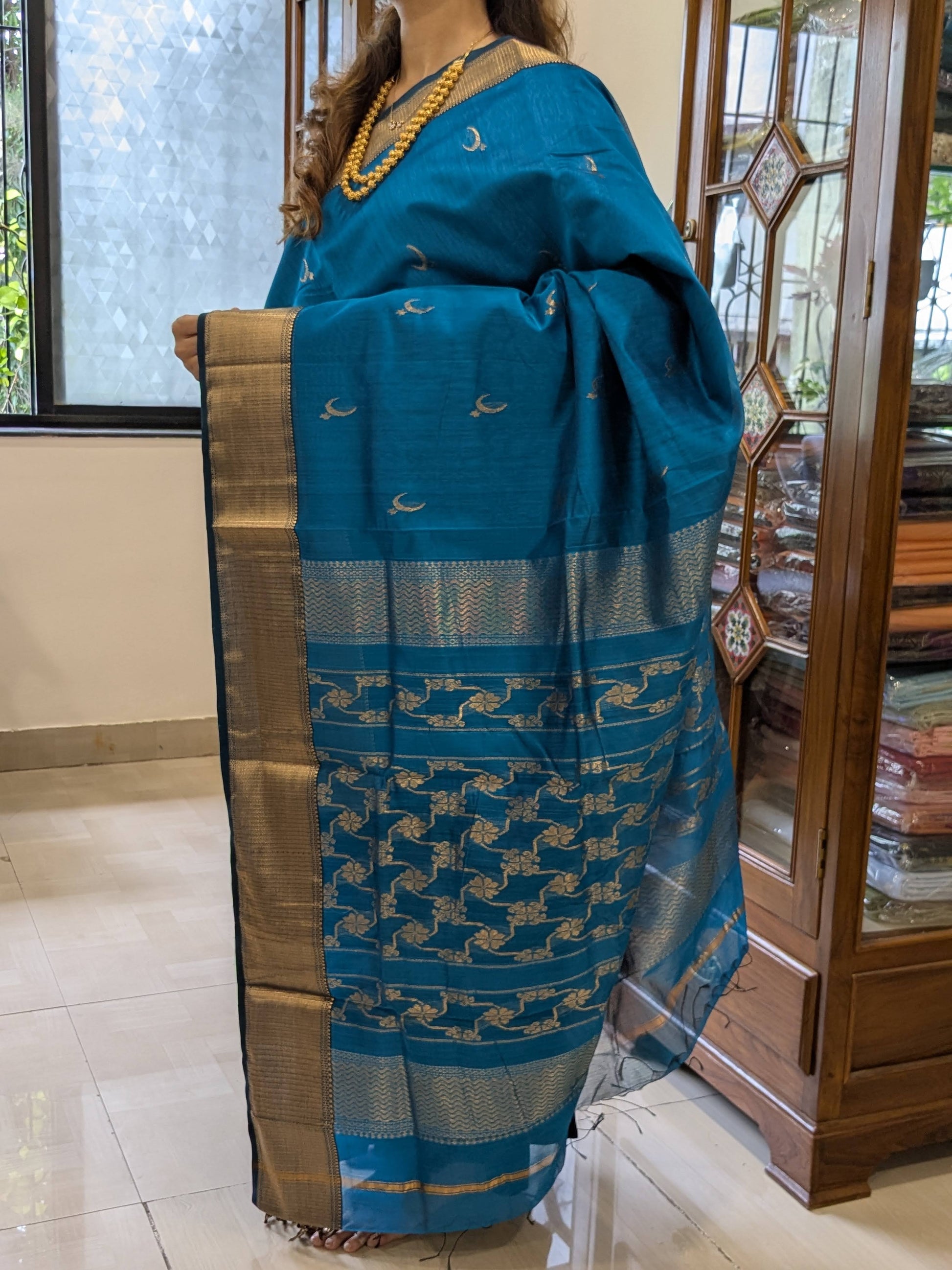 Intricate heavy jaali pallu captured in detail, reflecting heritage weaving.
