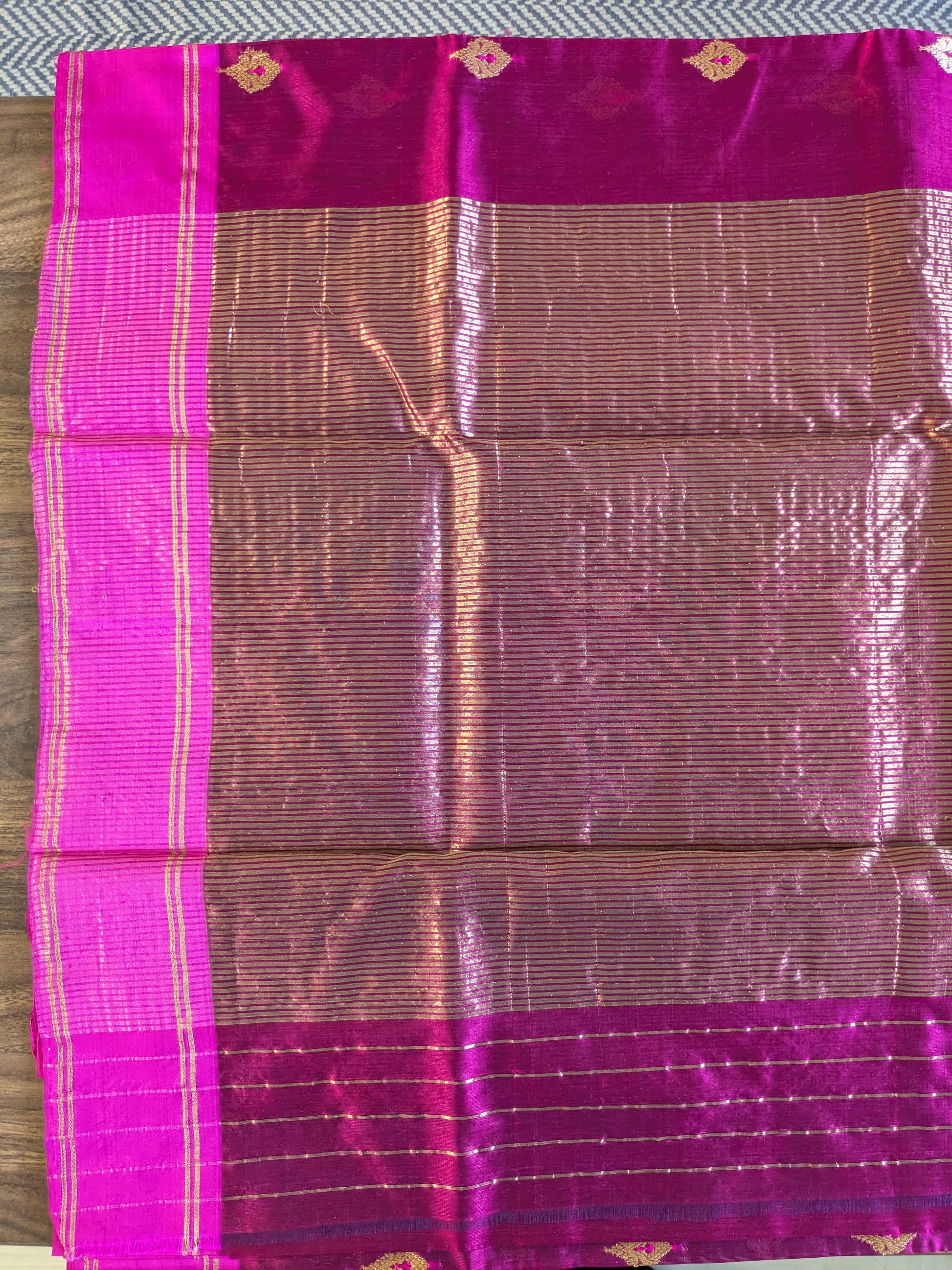 Detailed Pallu featuring heavy floral work and traditional Central Indian craftsmanship.