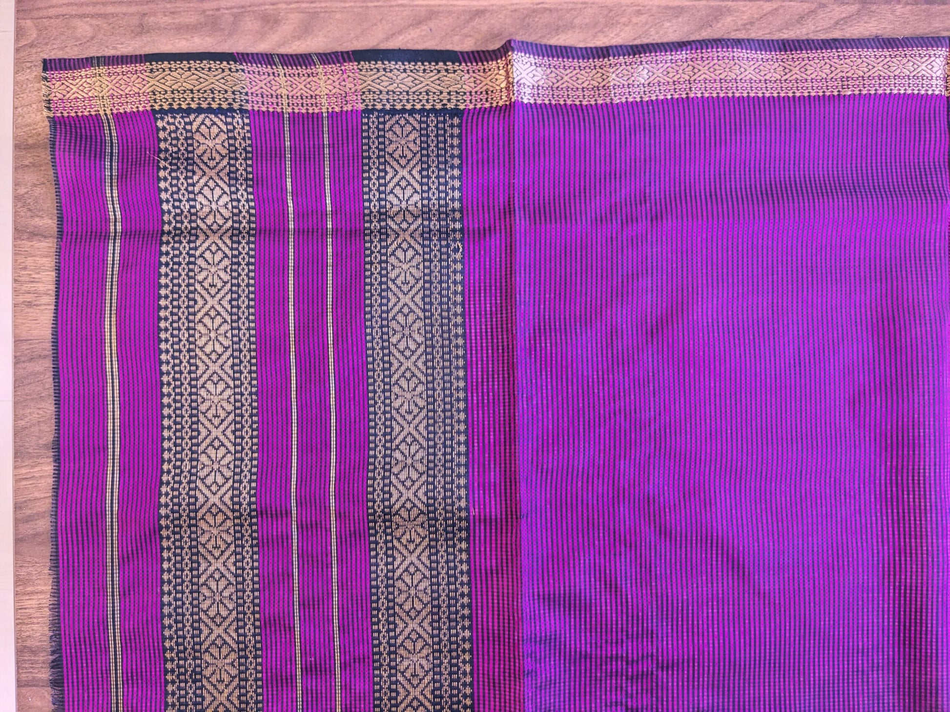 Detailed image of vintage-style pallu with subtle weaving details and timeless craftsmanship.