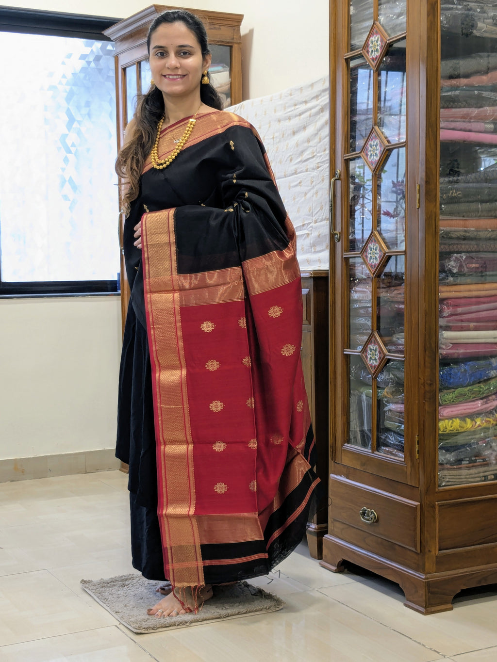 Black Red Maheshwari Handloom Cotton Silk Saree