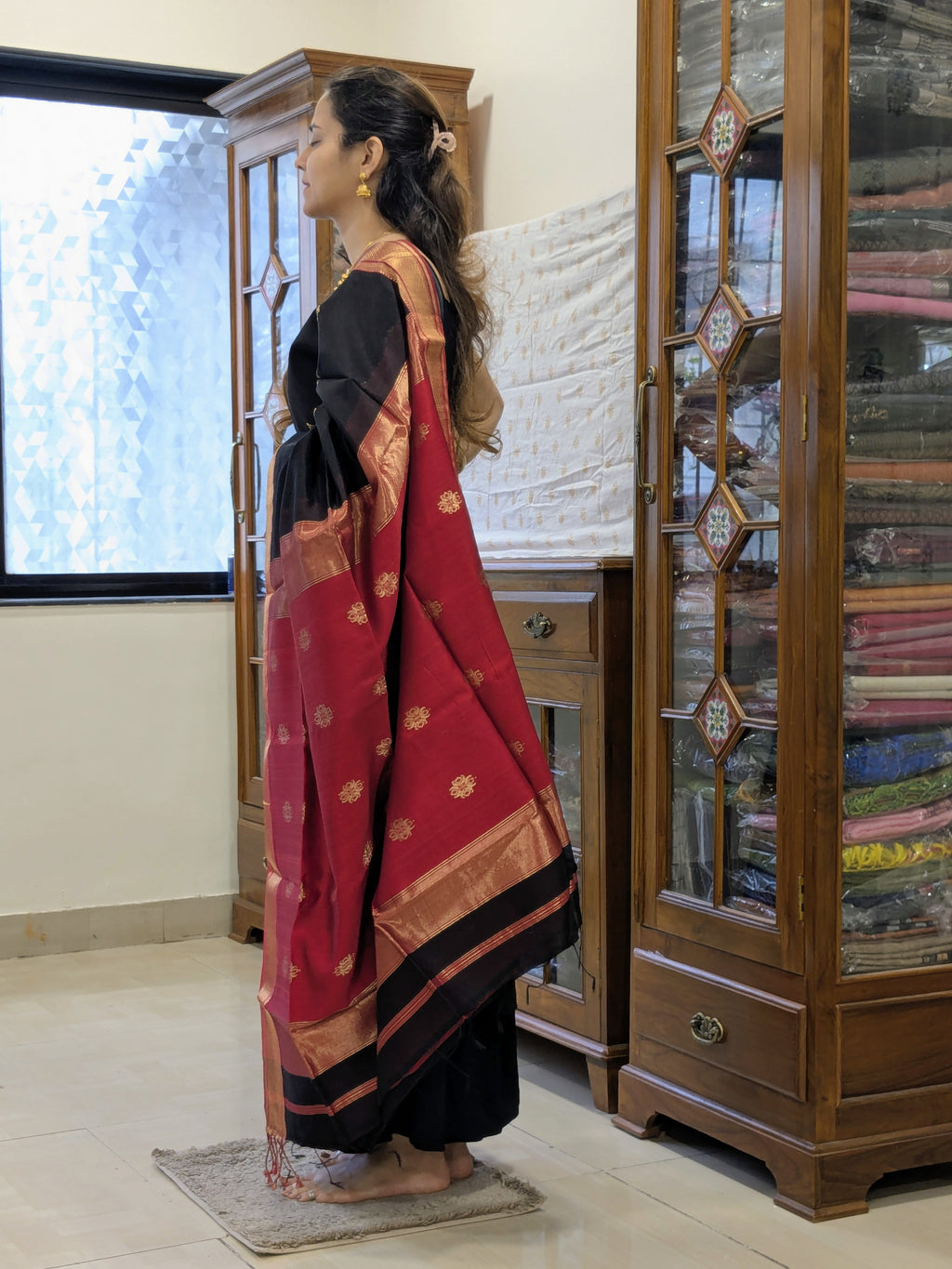 Black Red Maheshwari Handloom Cotton Silk Saree