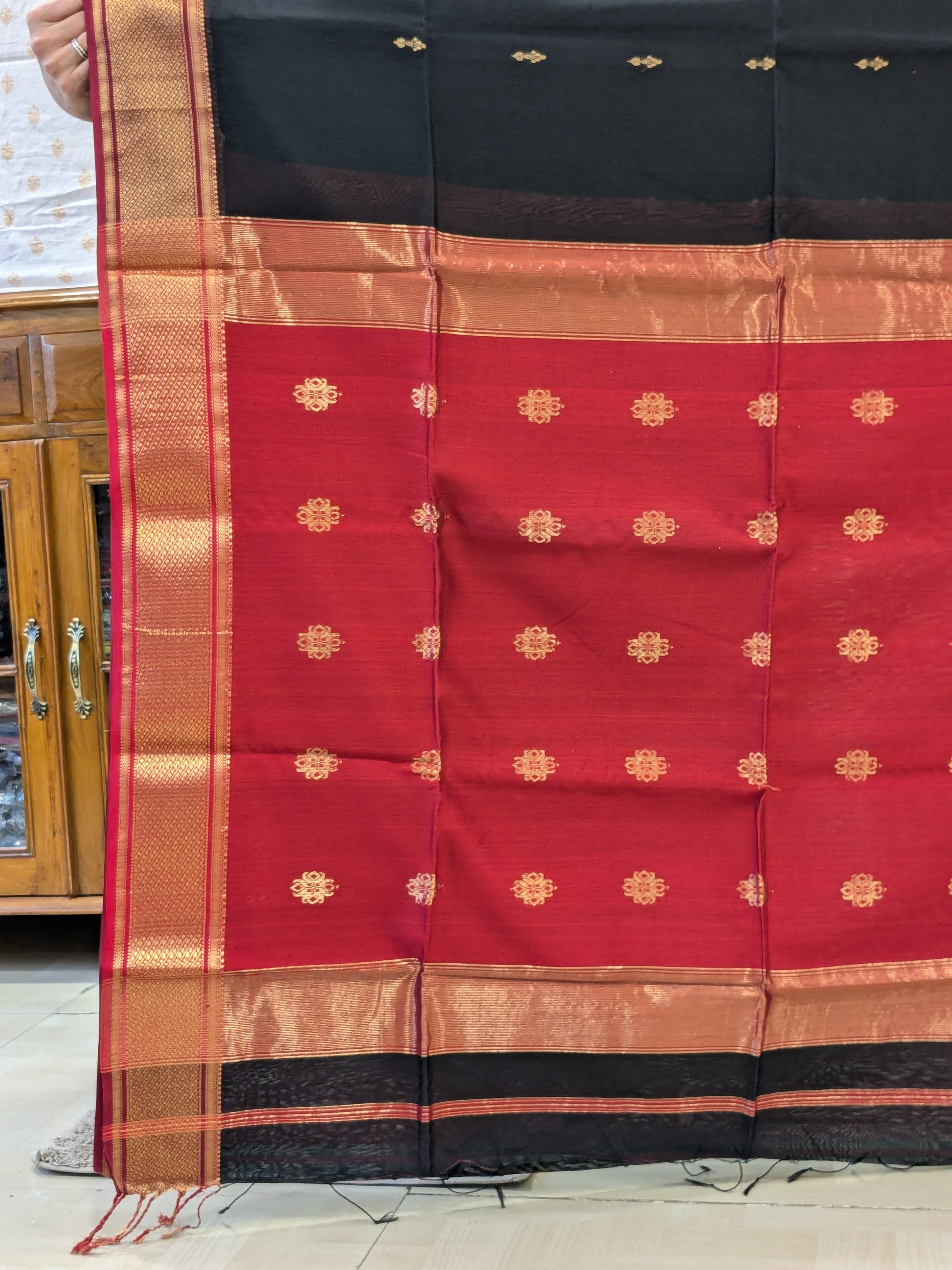 Black Red Maheshwari Handloom Cotton Silk Saree