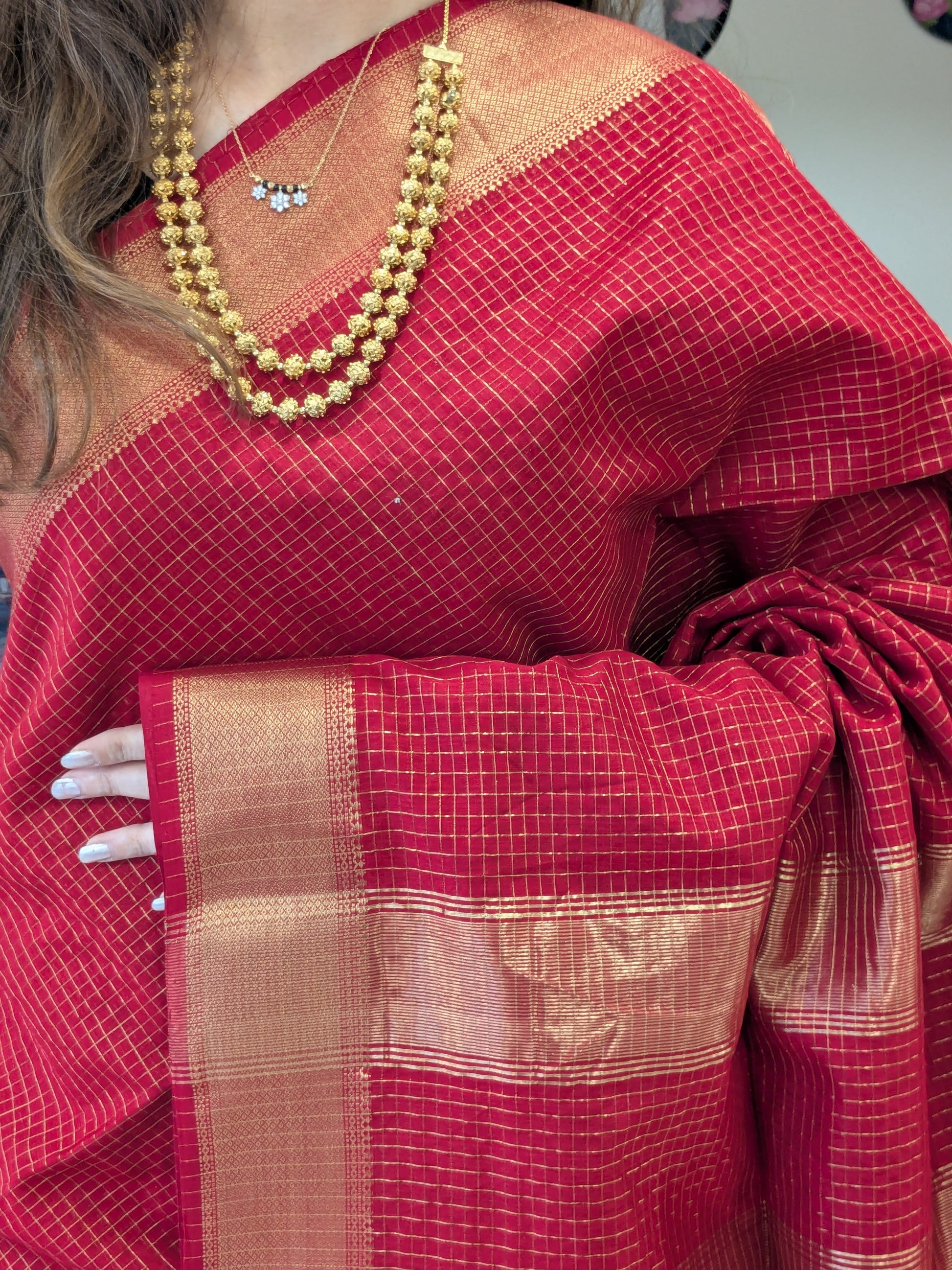 Handloom Red Maheshwari Zari Checks Saree