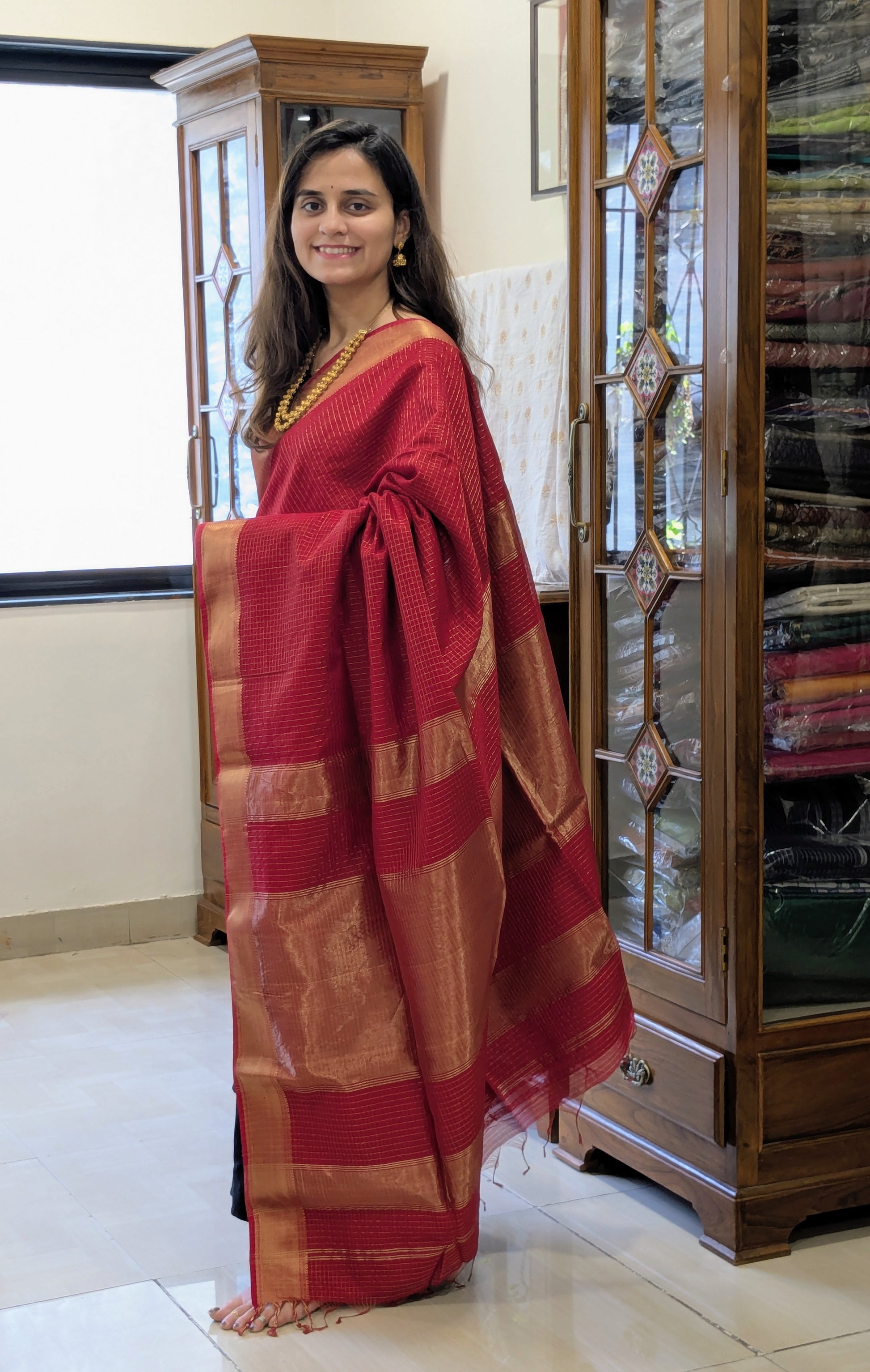 Handloom Red Maheshwari Zari Checks Saree