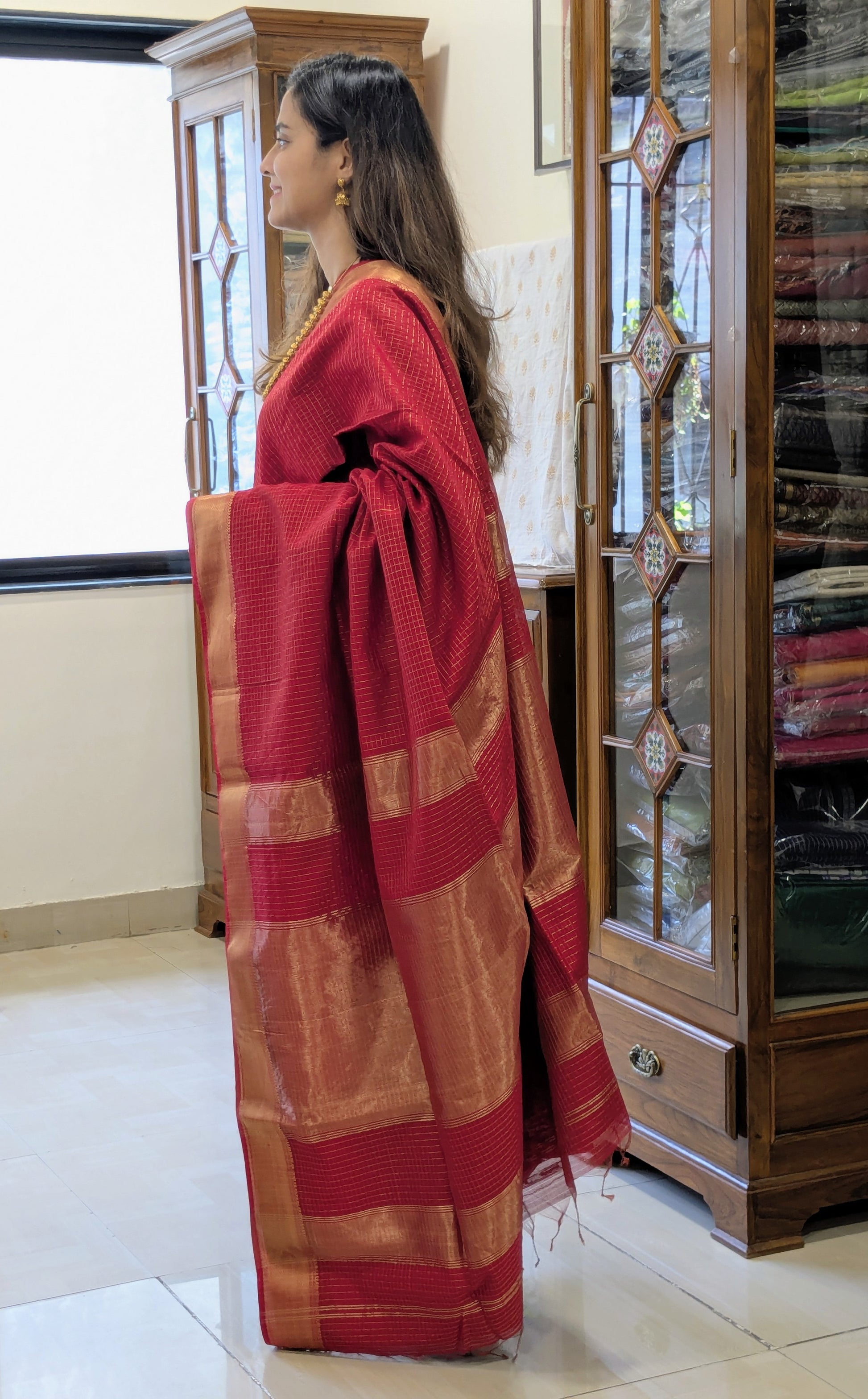 Handloom Red Maheshwari Zari Checks Saree