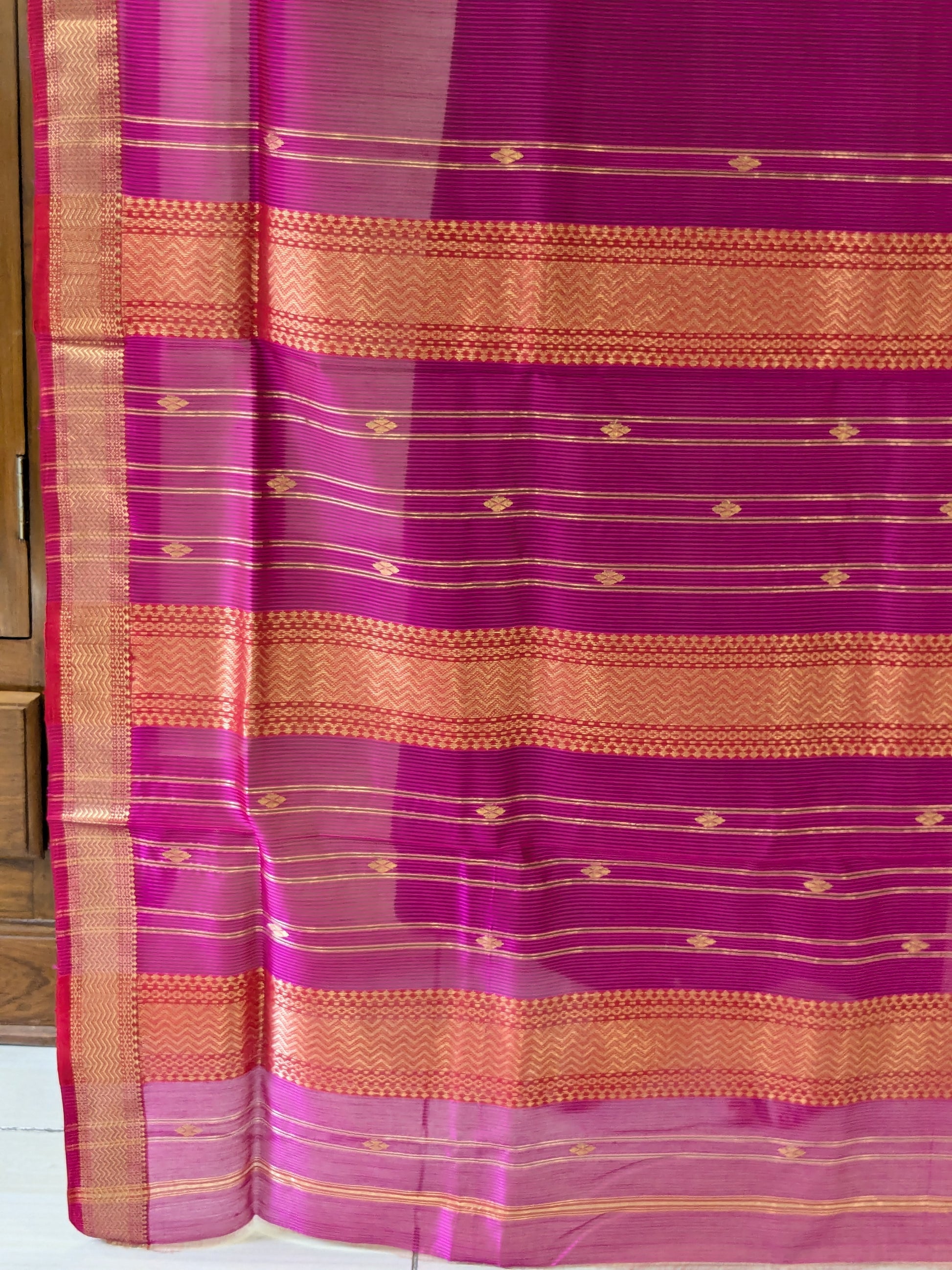 Garbh Reshmi with Butti Vibrant Pink Maheshwari Handloom Saree