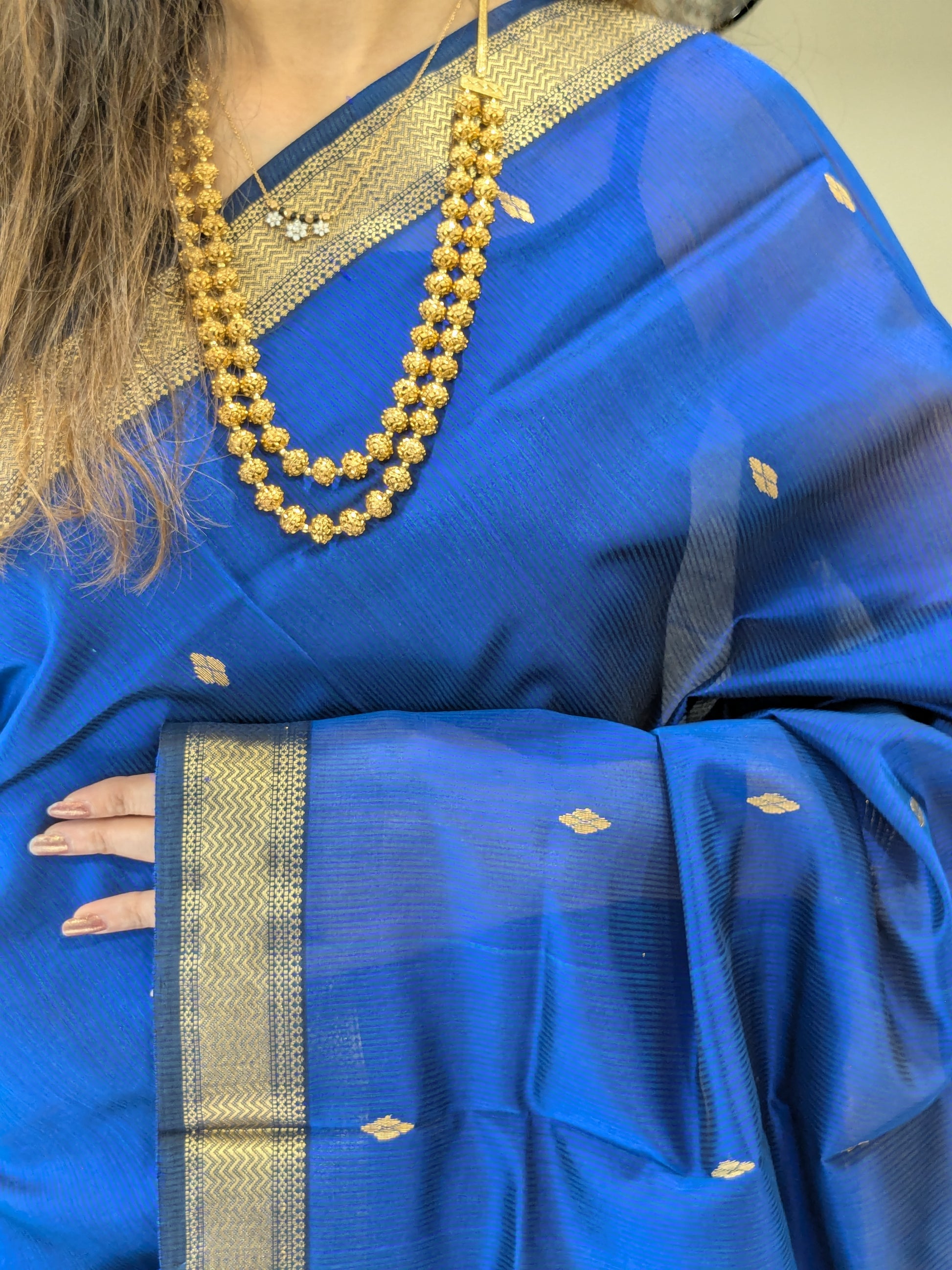 Garbh Reshmi with Butti Royal Blue Maheshwari Handloom Saree