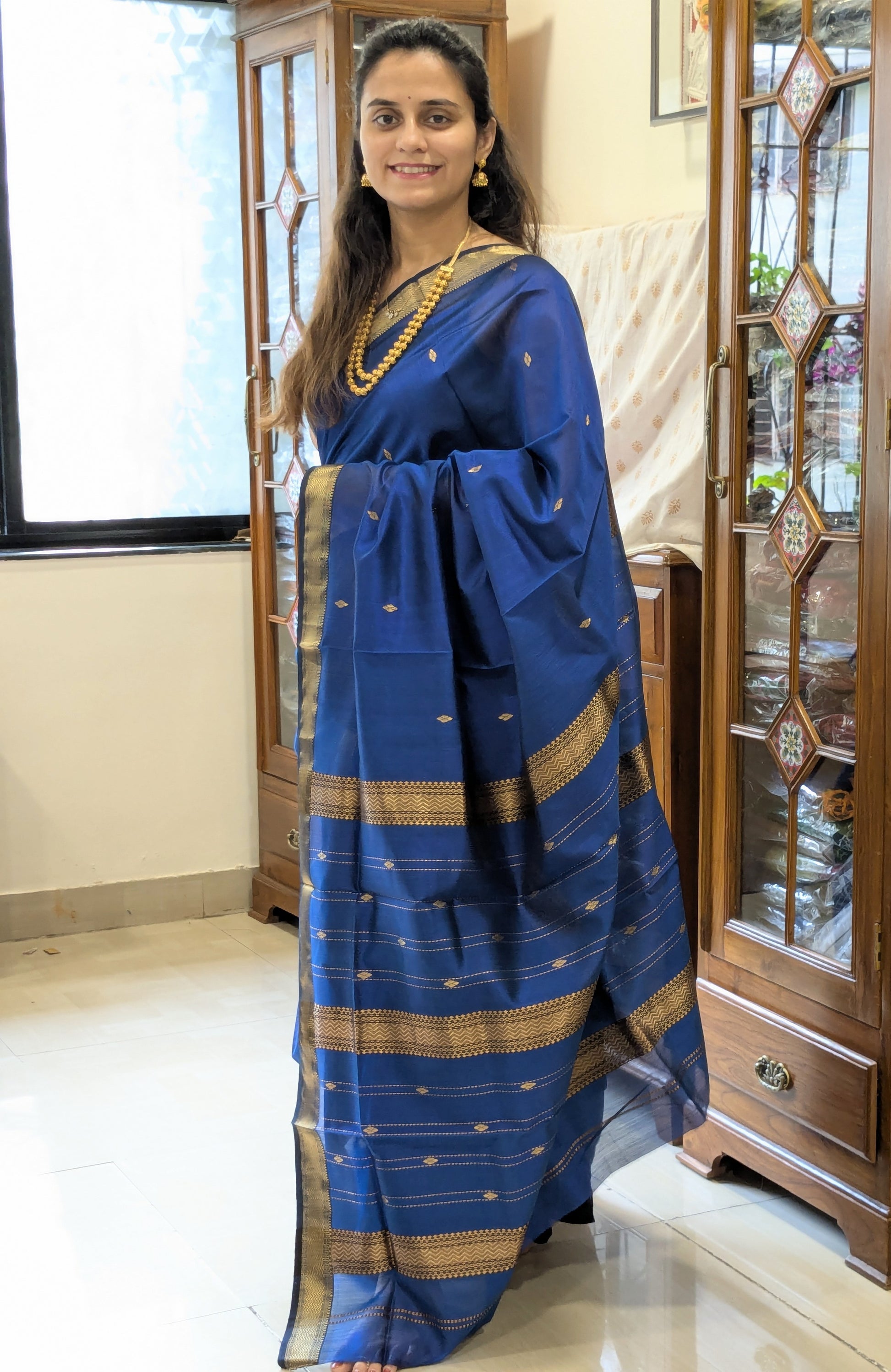 Garbh Reshmi with Butti Royal Blue Maheshwari Handloom Saree