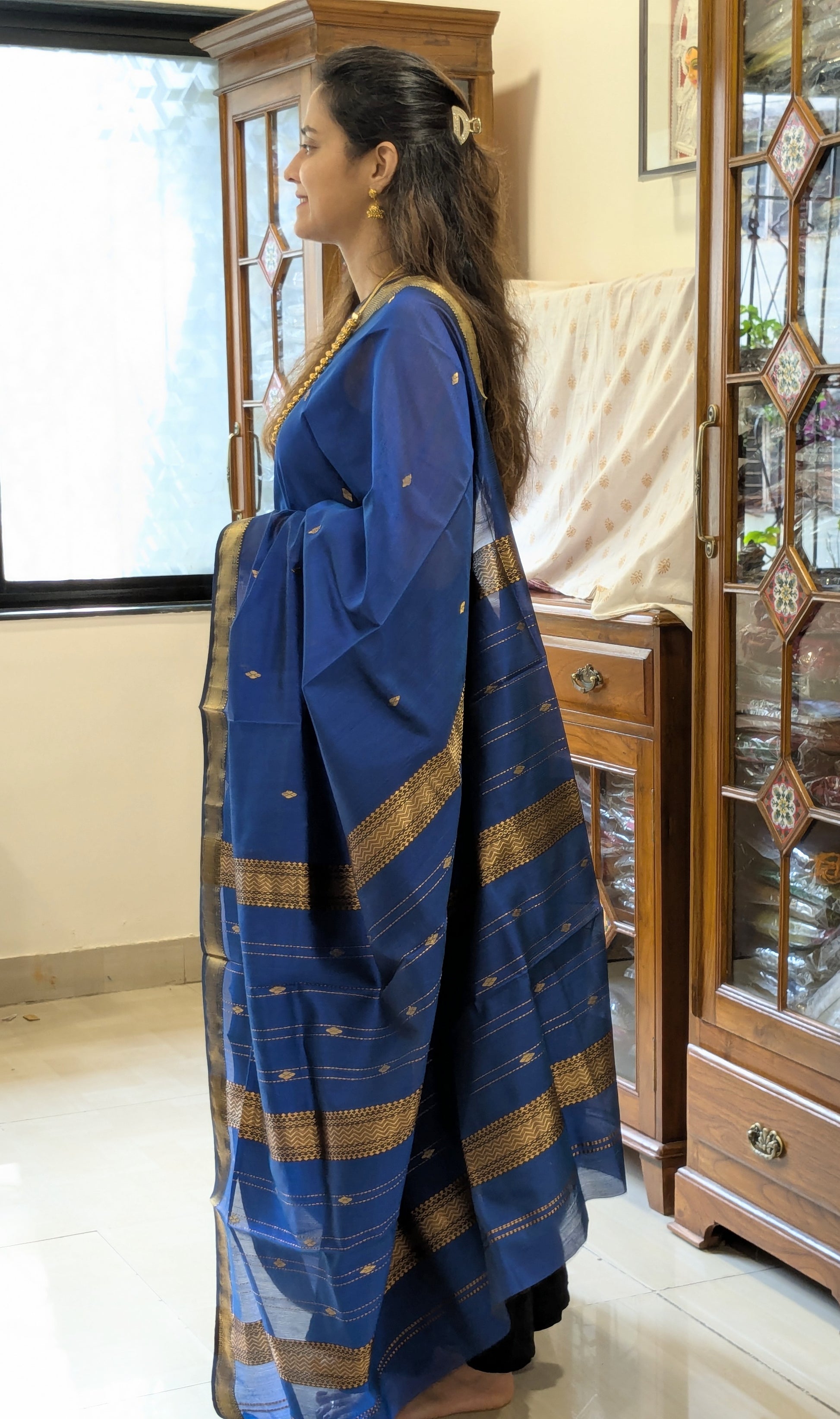 Garbh Reshmi with Butti Royal Blue Maheshwari Handloom Saree