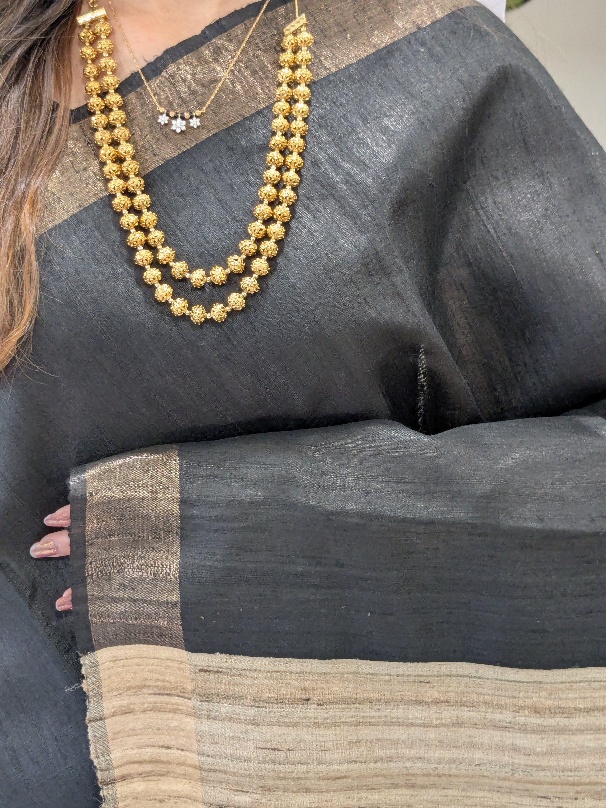 Black Raw Silk Handloom Saree with Beige Pallu