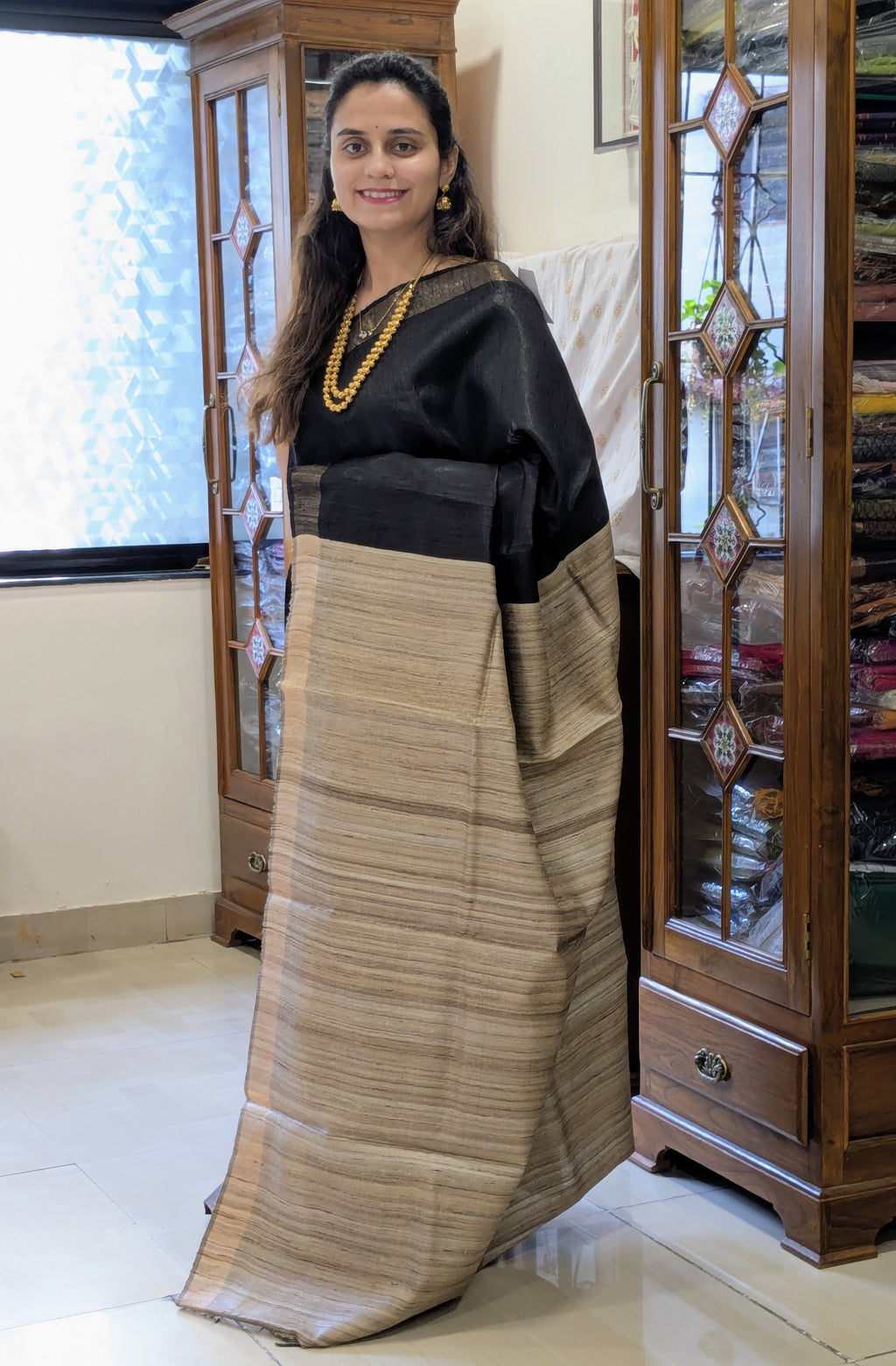 Black Raw Silk Handloom Saree with Beige Pallu