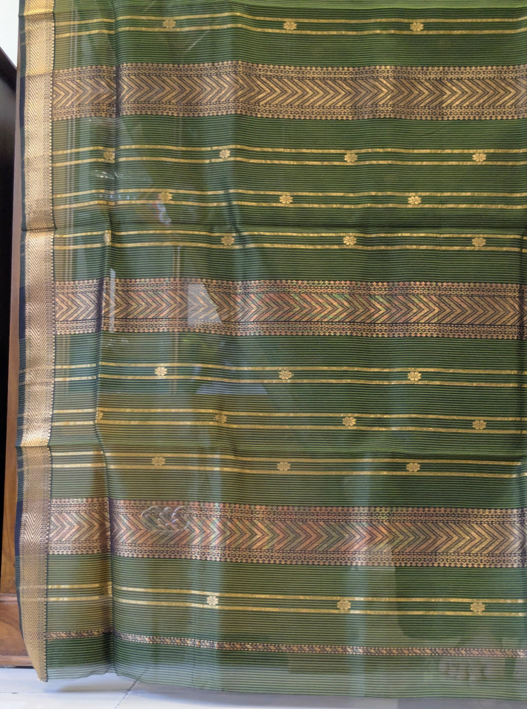 Garbh Reshmi with Butti Olive Green Maheshwari Handloom Saree