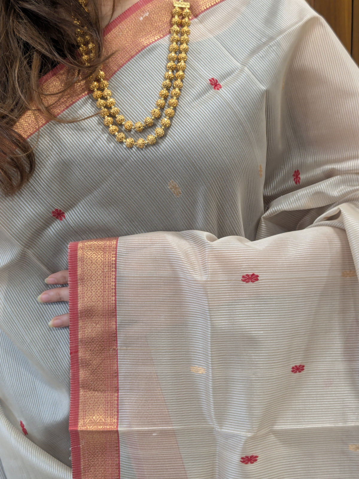 Garbh Reshmi with Butti White Maheshwari Handloom Saree