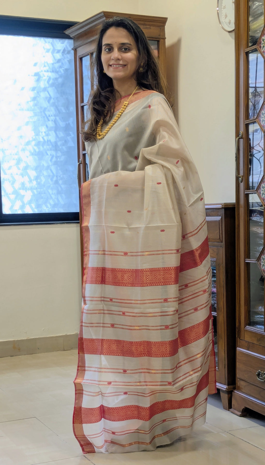 Garbh Reshmi with Butti White Maheshwari Handloom Saree