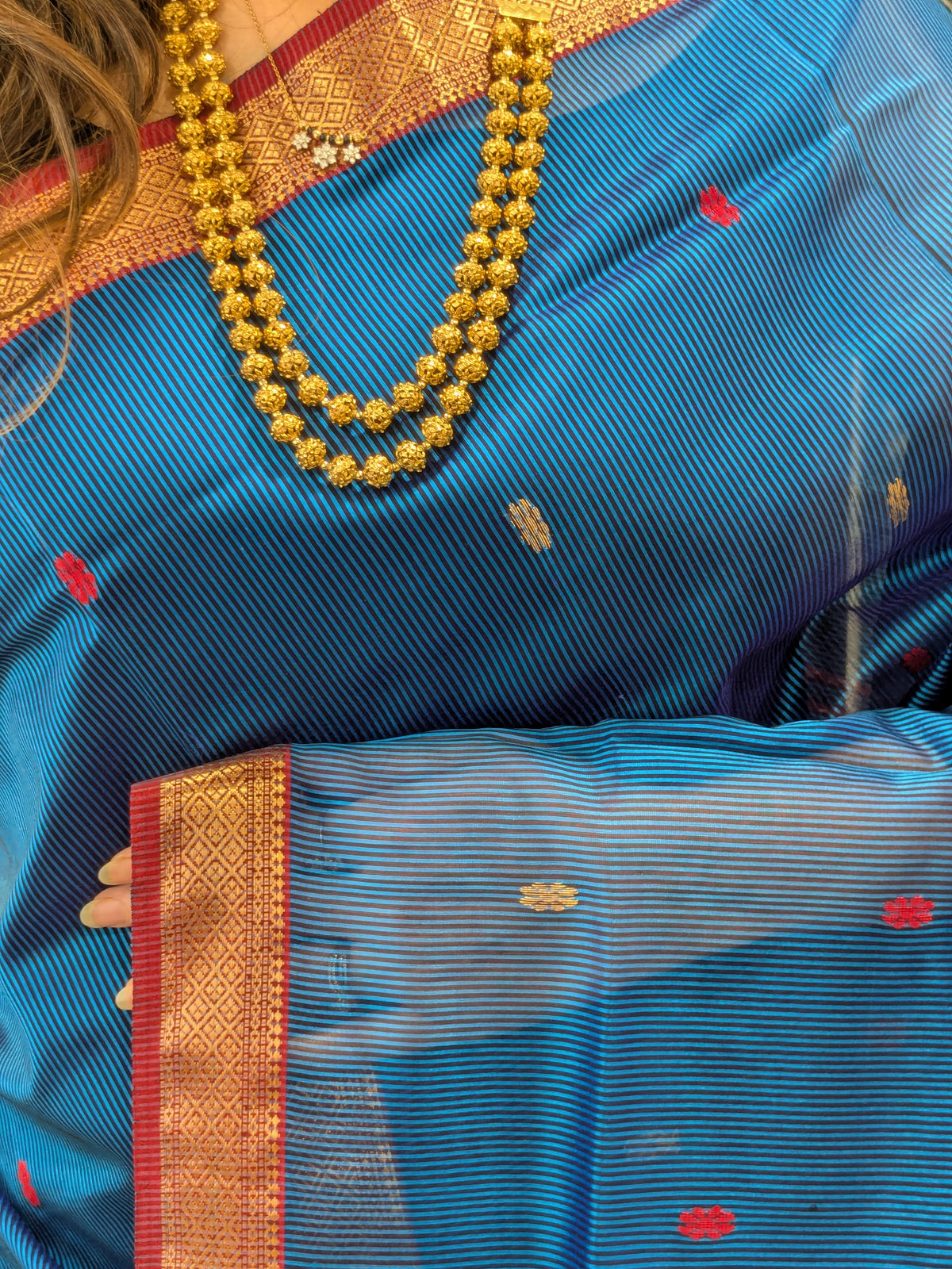 Garbh Reshmi with Butti Blue Maheshwari Handloom Saree