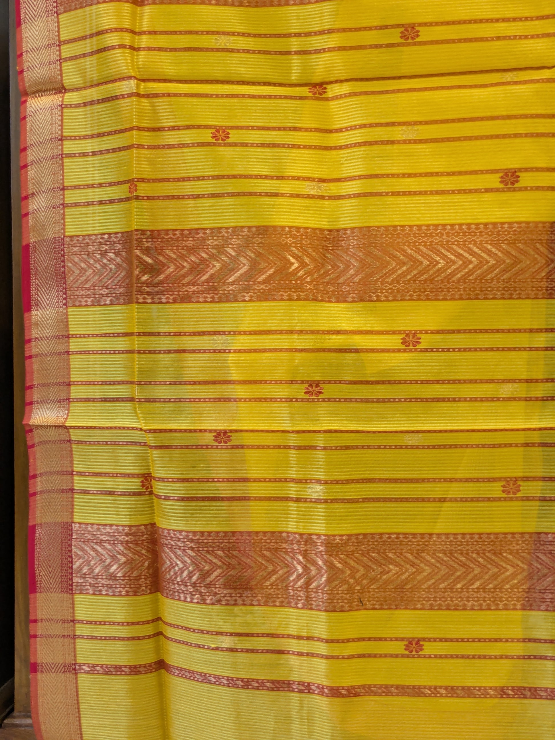 Garbh Reshmi with Butti Light Yellow Maheshwari Handloom Saree