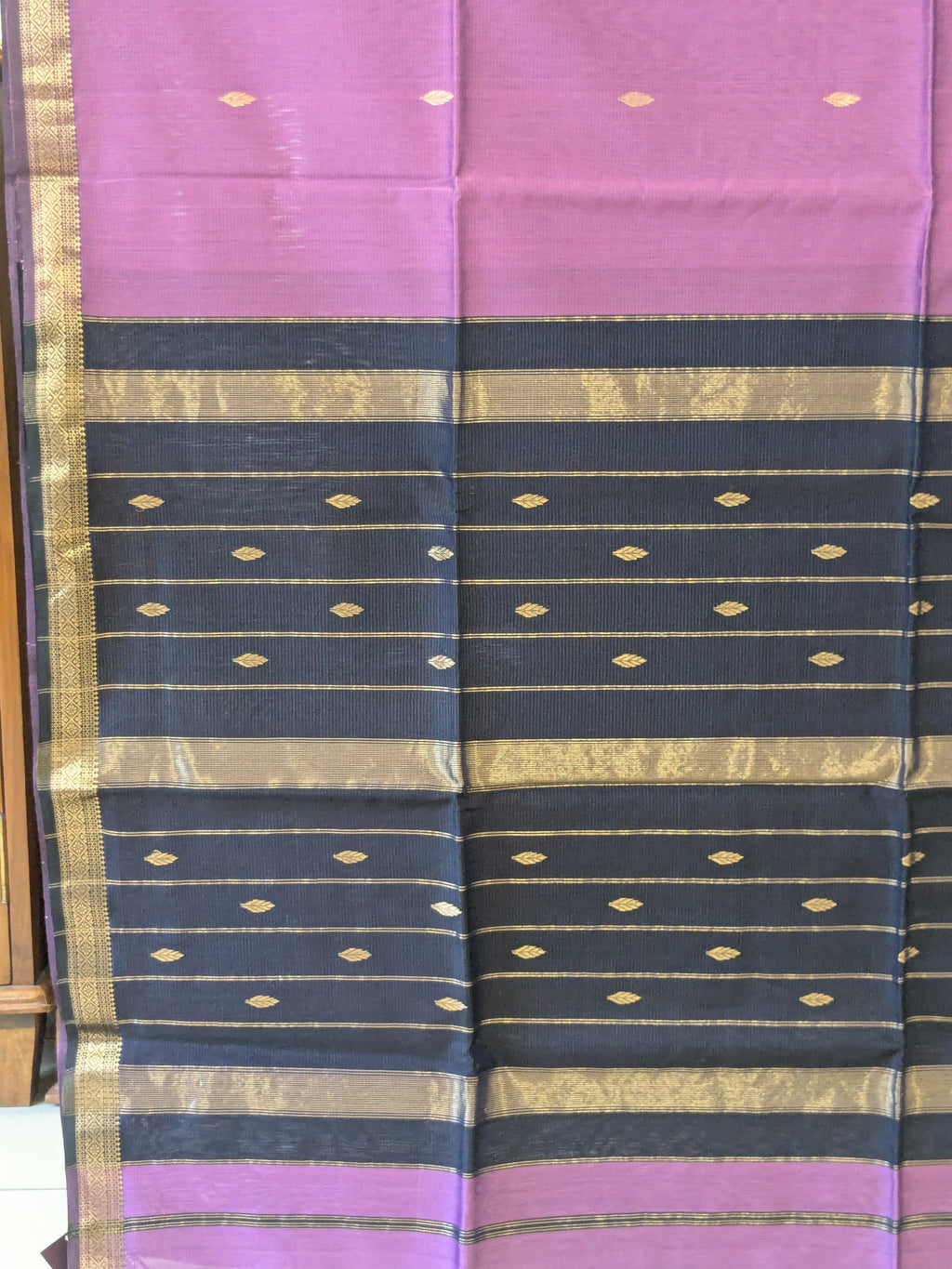 Lavender Maheshwari Silk Cotton Saree with Black Buttidar Pallu