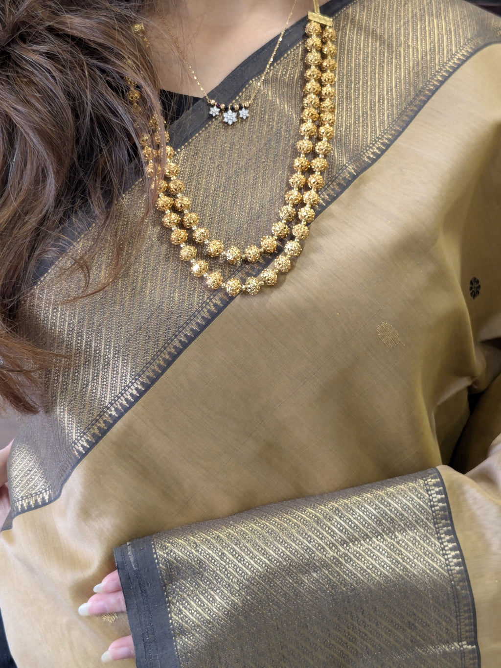 Beige Maheshwari Silk Cotton Saree with Heavy Pallu