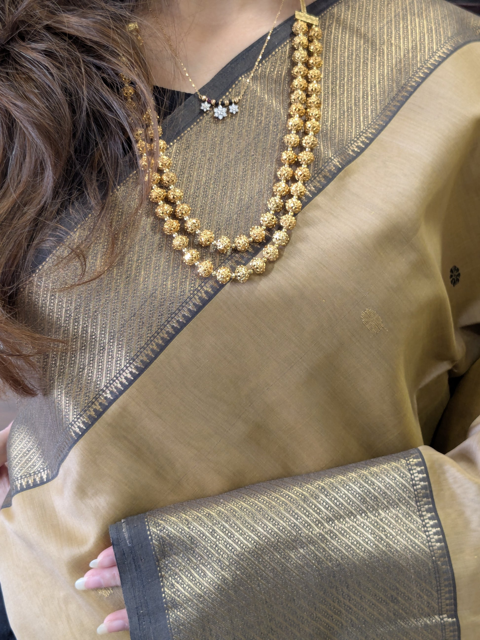 Beige Maheshwari Silk Cotton Saree with Heavy Pallu