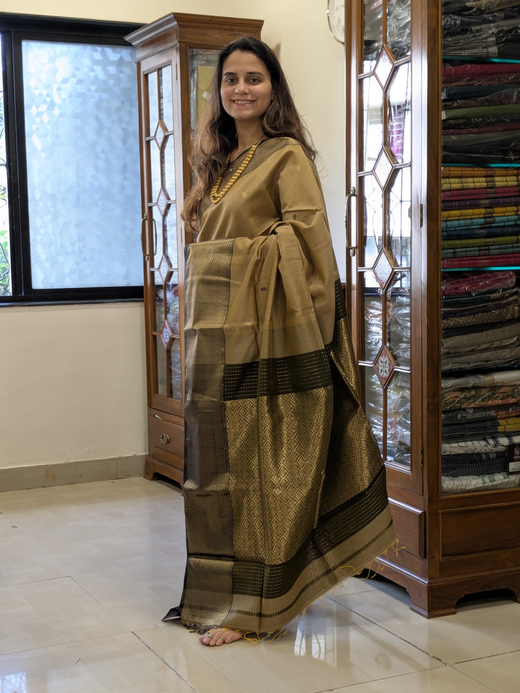 Beige Maheshwari Silk Cotton Saree with Heavy Pallu