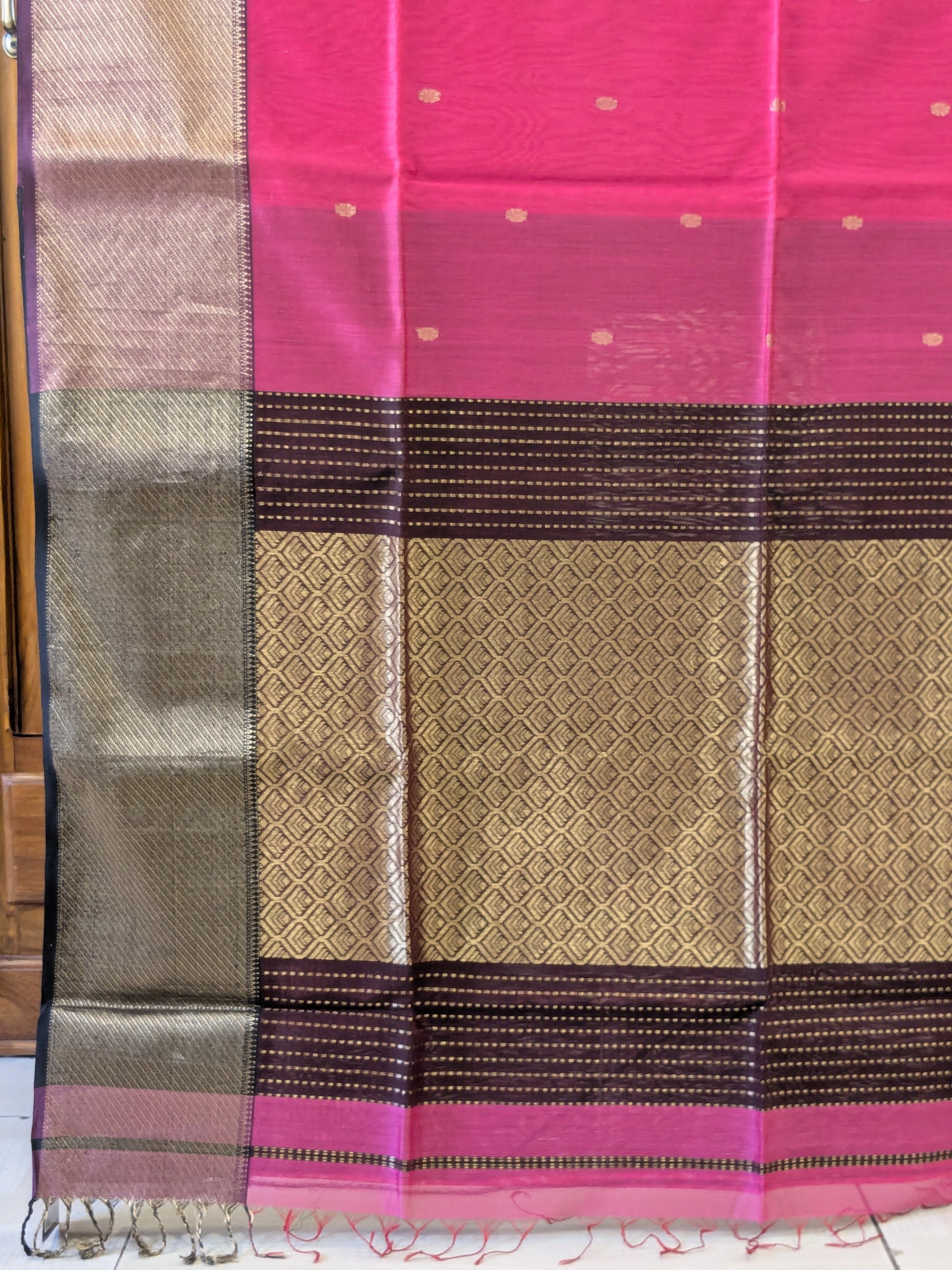Rani Pink Maheshwari Silk Cotton Saree with Coke Colour Heavy Pallu