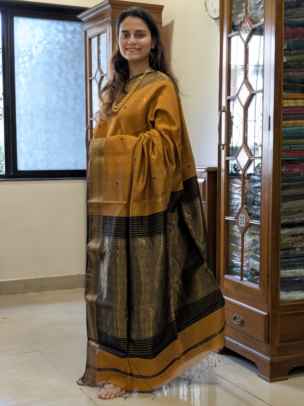 Light Orange Maheshwari Silk Cotton Saree with Heavy Pallu