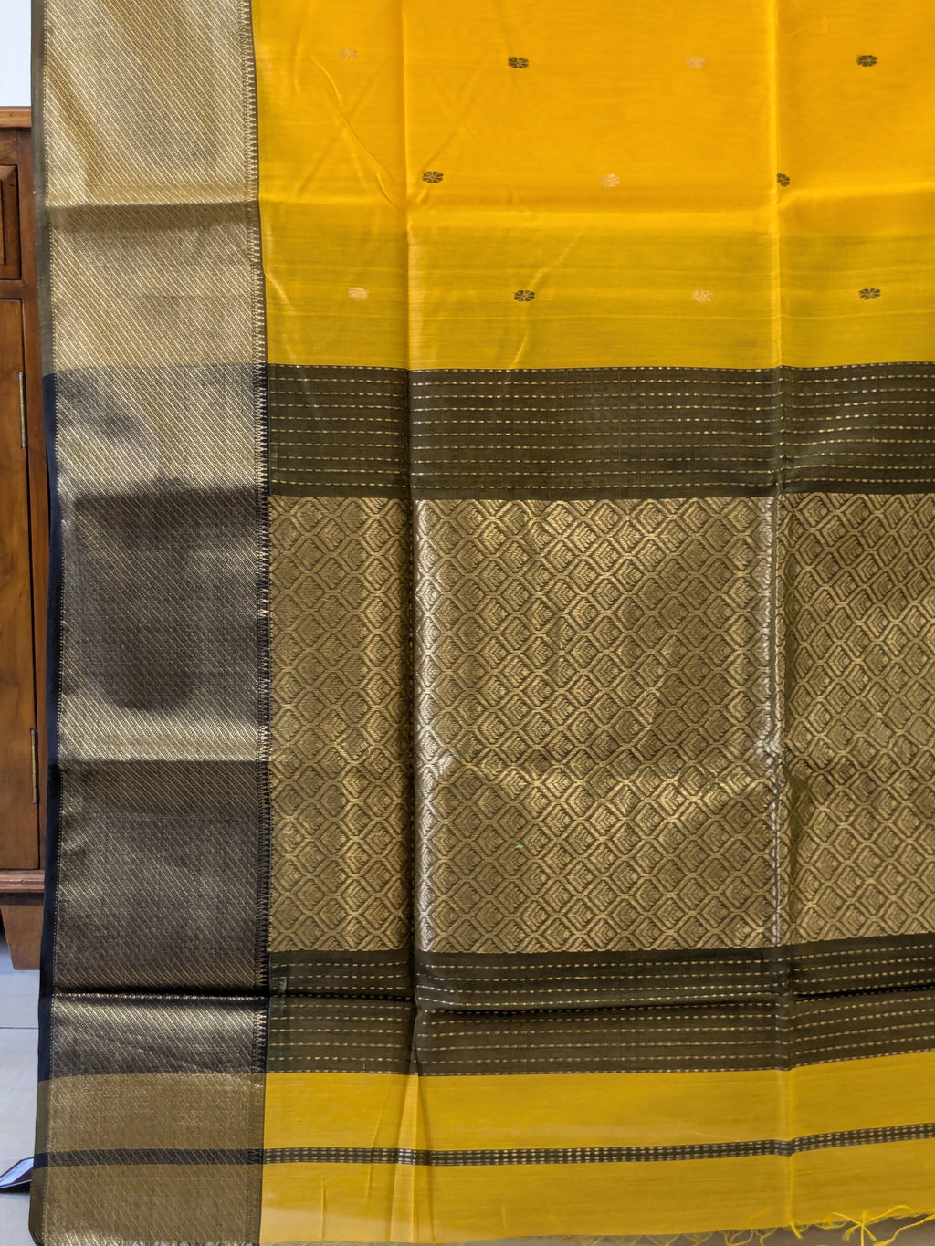 Yellow Maheshwari Silk Cotton Saree with Heavy Pallu