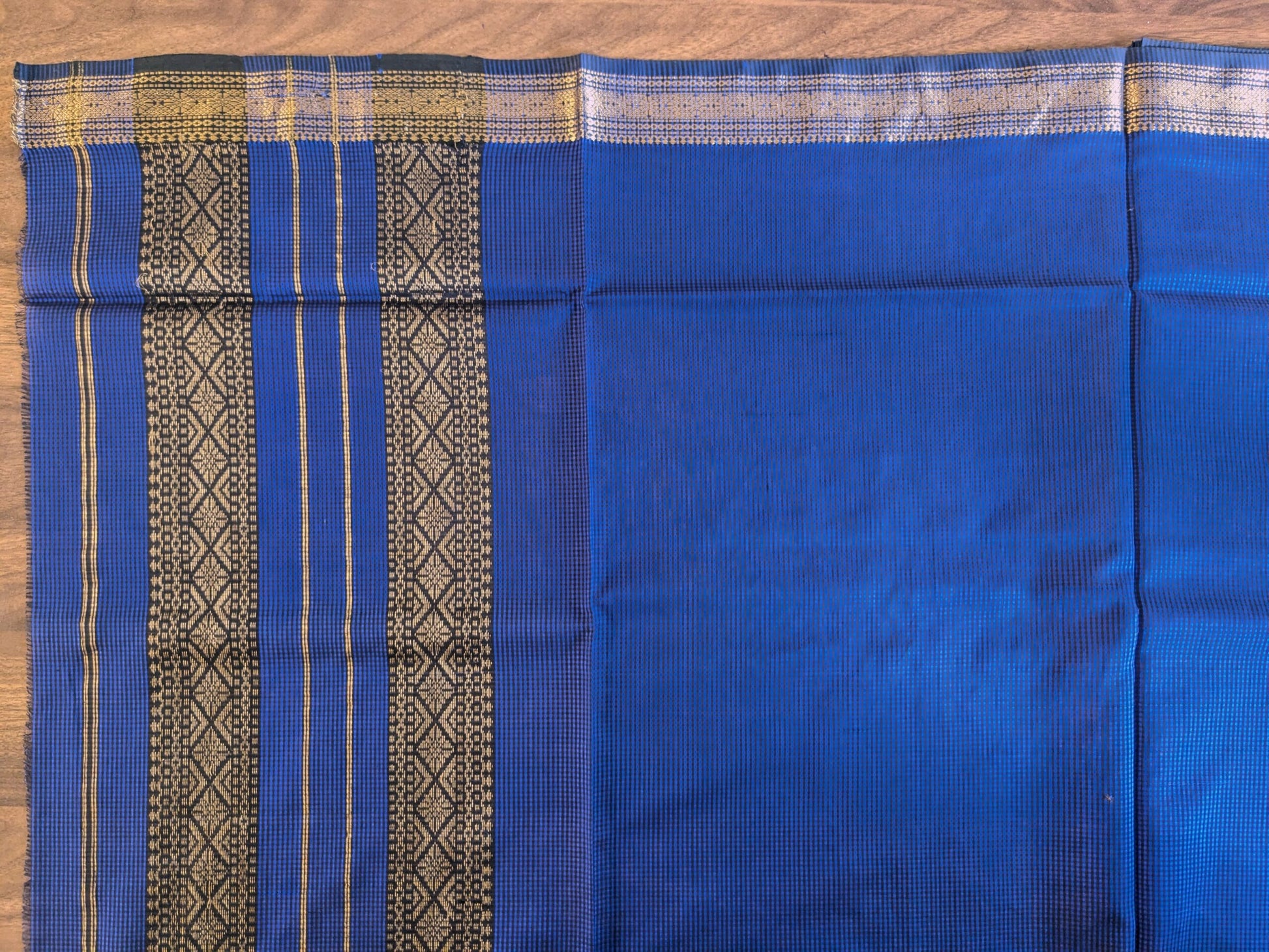 Detailed image of vintage-style pallu with subtle design details and expert craftsmanship.