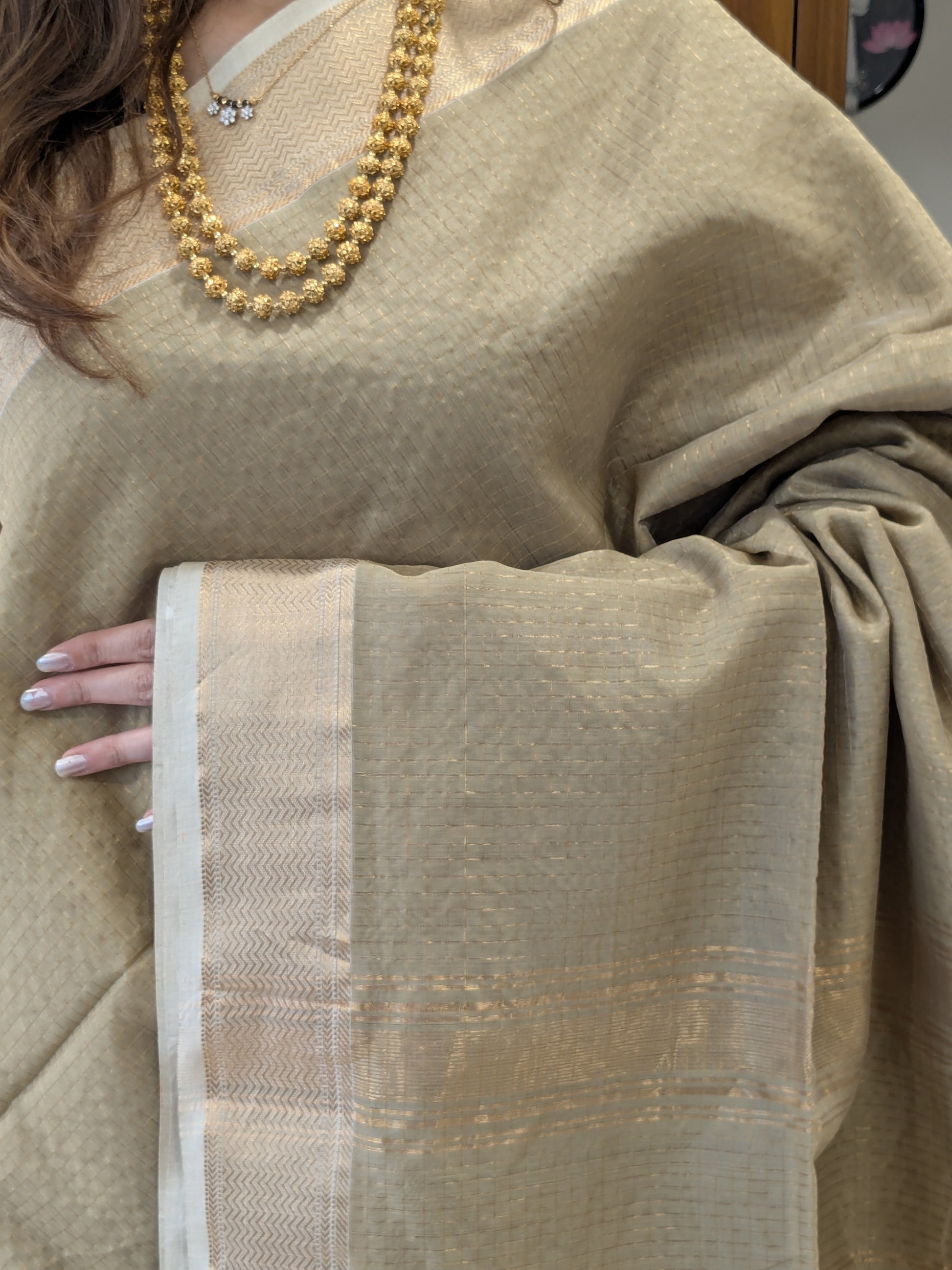 Handloom Beige Maheshwari Zari Checks Saree