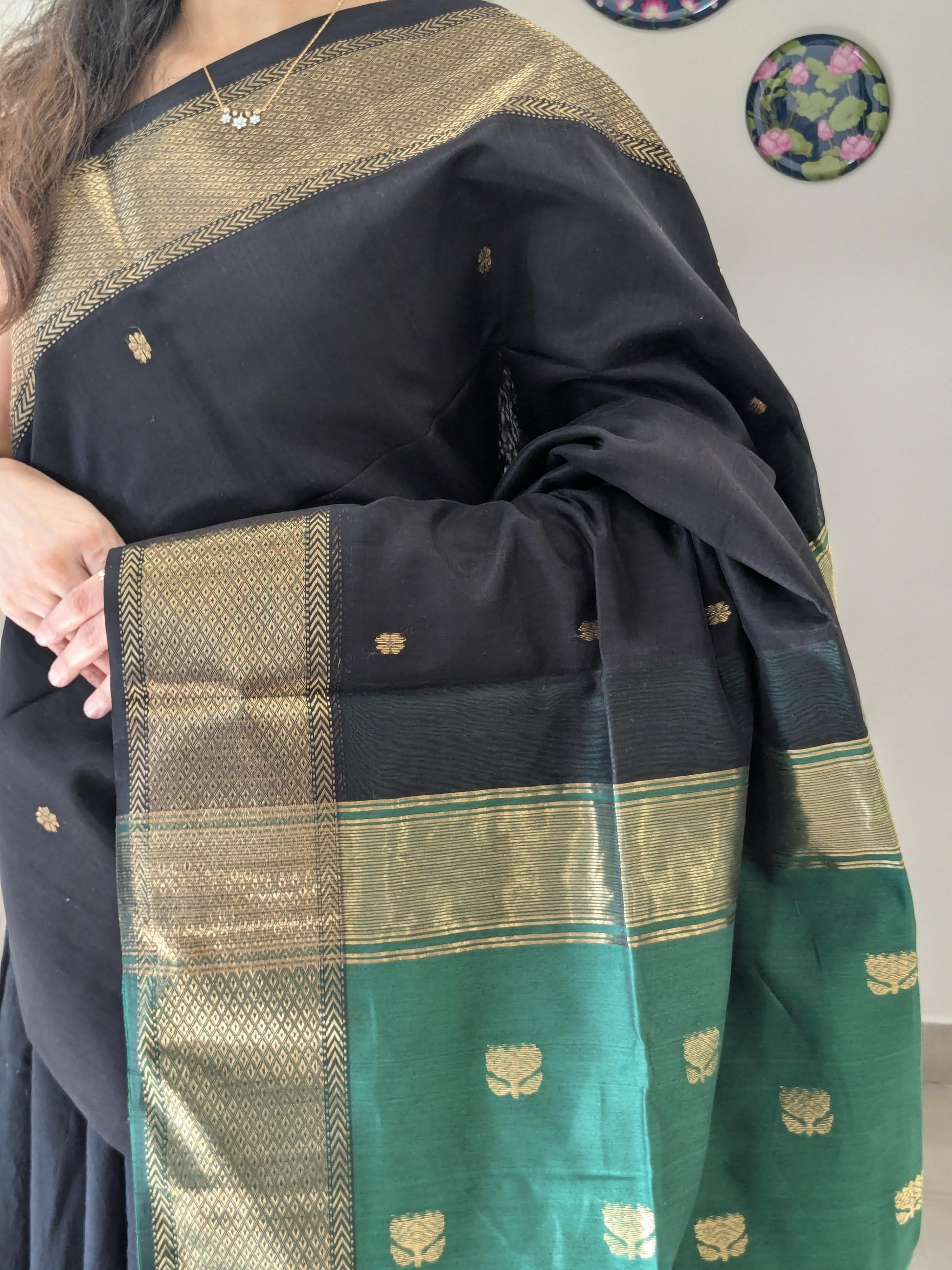 Black & Green Maheshwari Handloom Saree with Lotus Buttis
