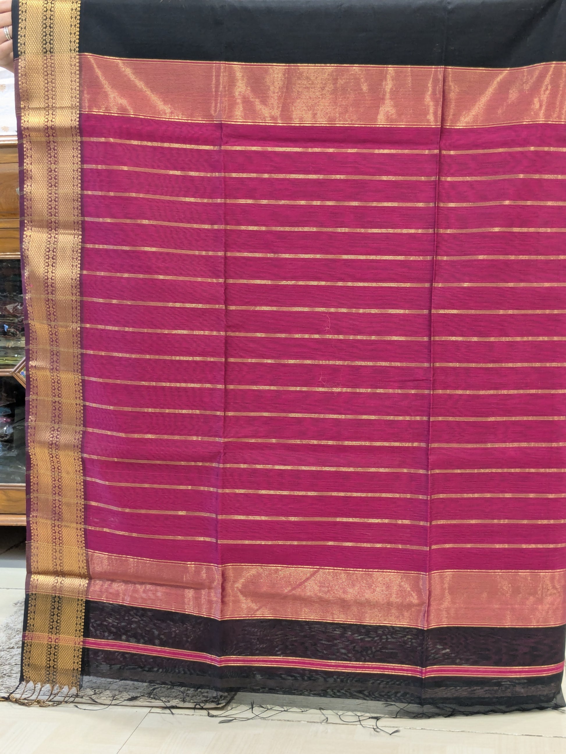 Handloom Maheshwari Black and Pink Saree