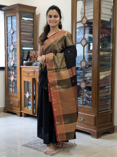 Black & Red Maheshwari Handloom Saree with Flower Buttis