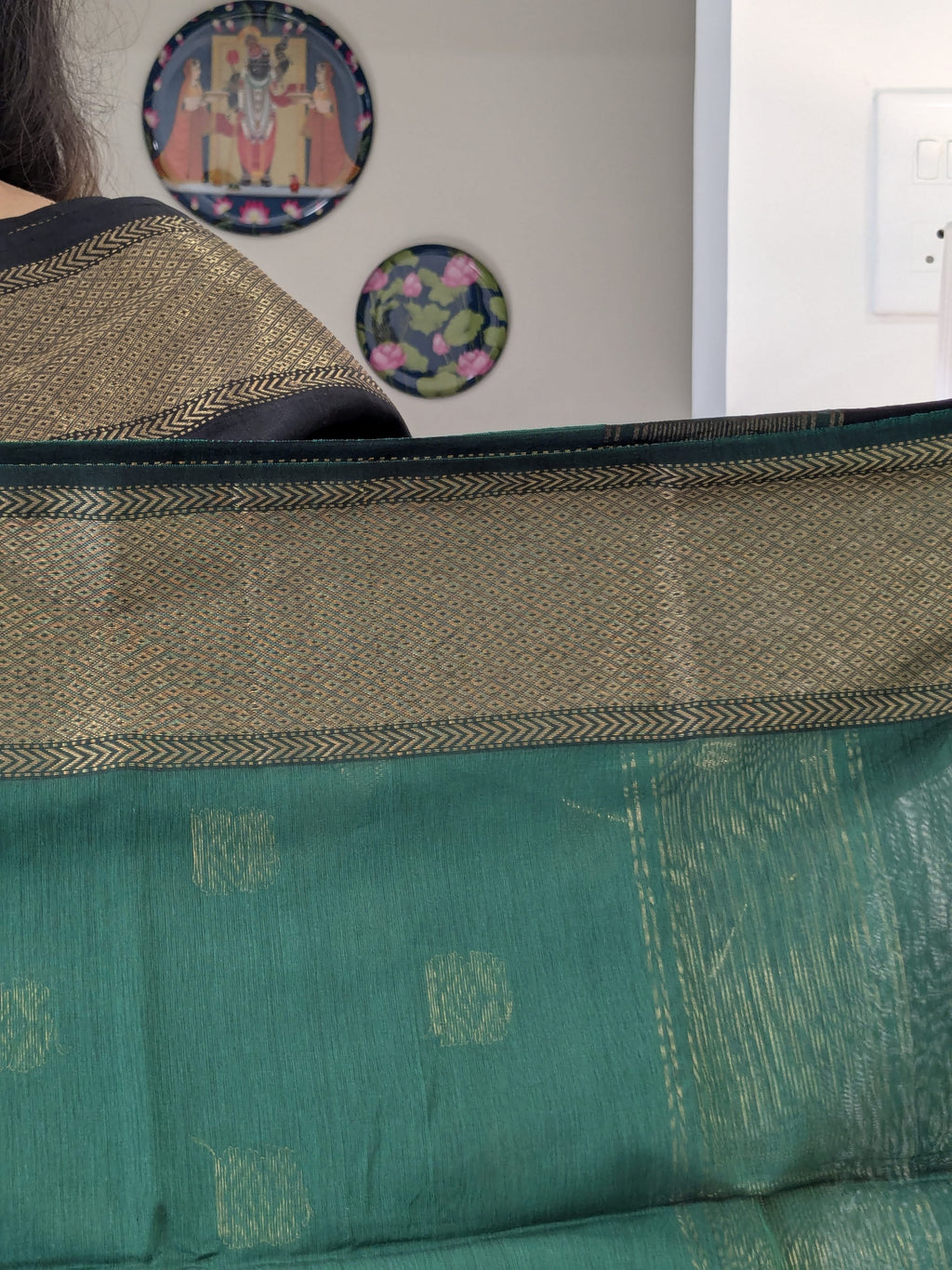 Black & Green Maheshwari Handloom Saree with Lotus Buttis