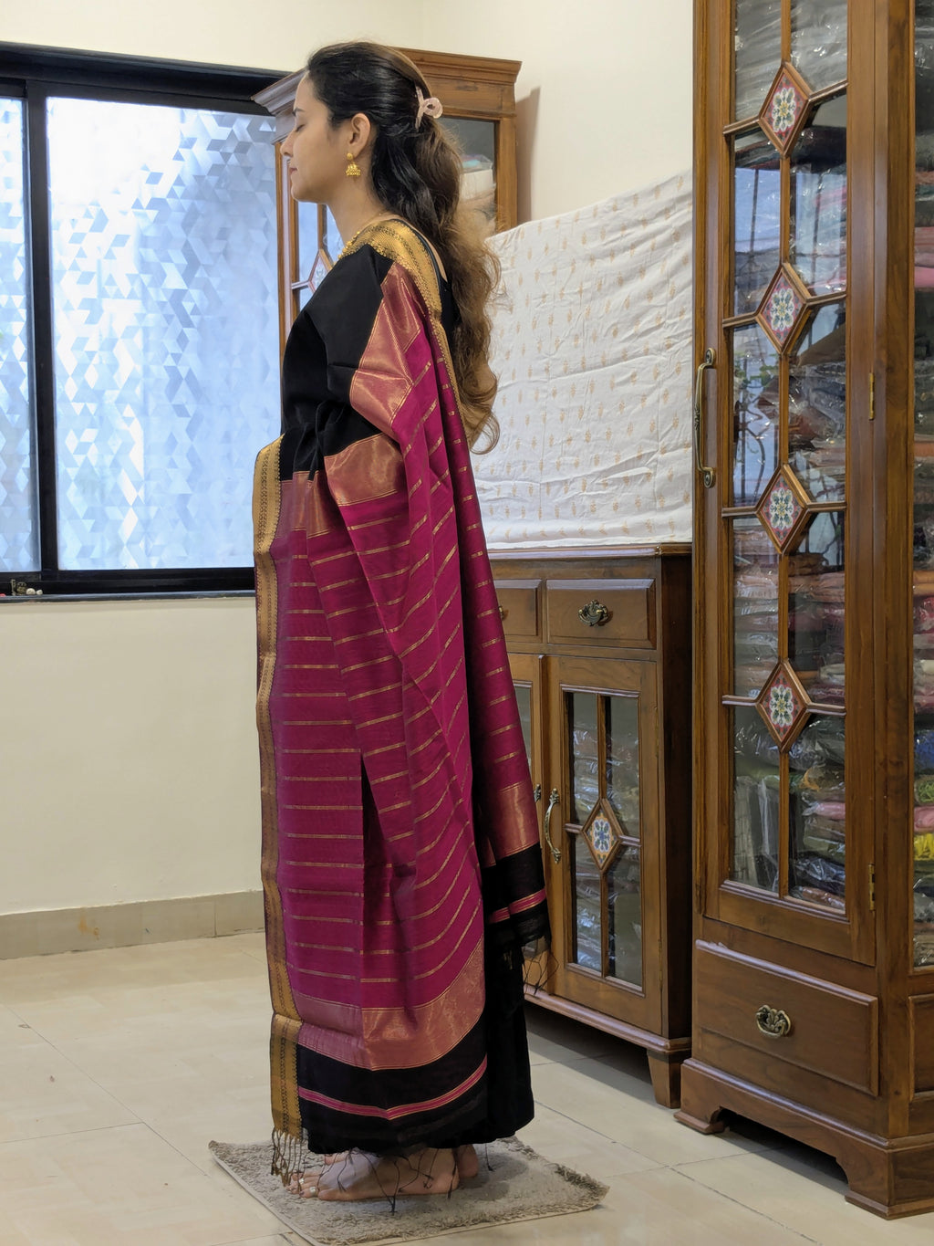 Handloom Maheshwari Black and Pink Saree