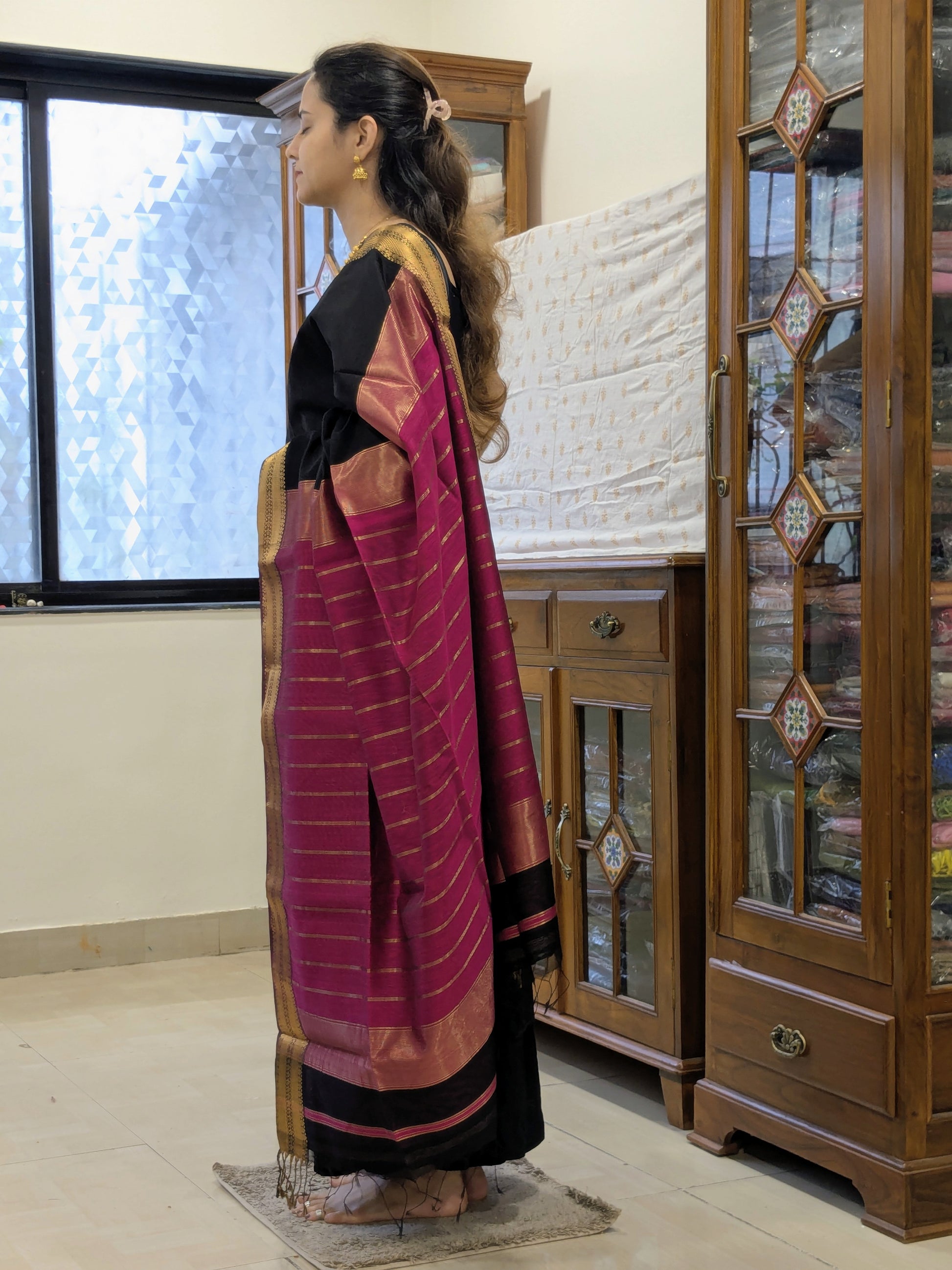 Handloom Maheshwari Black and Pink Saree