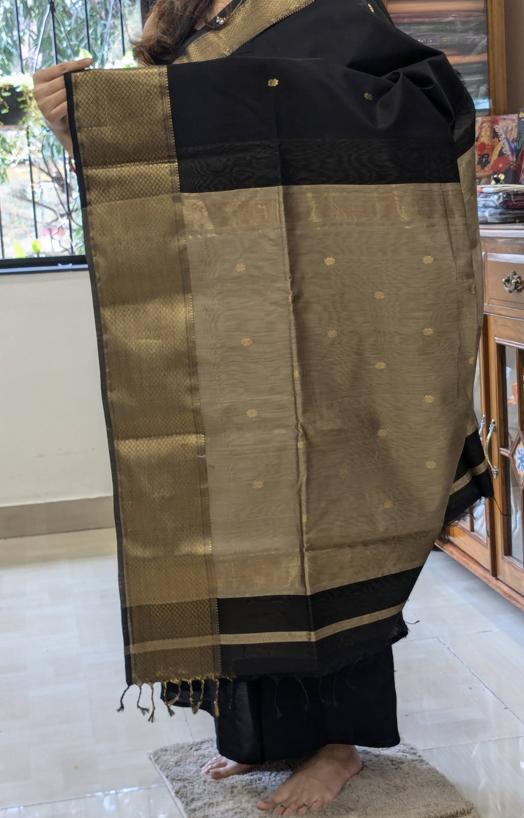 Maheshwari Handloom Black and Beige Saree