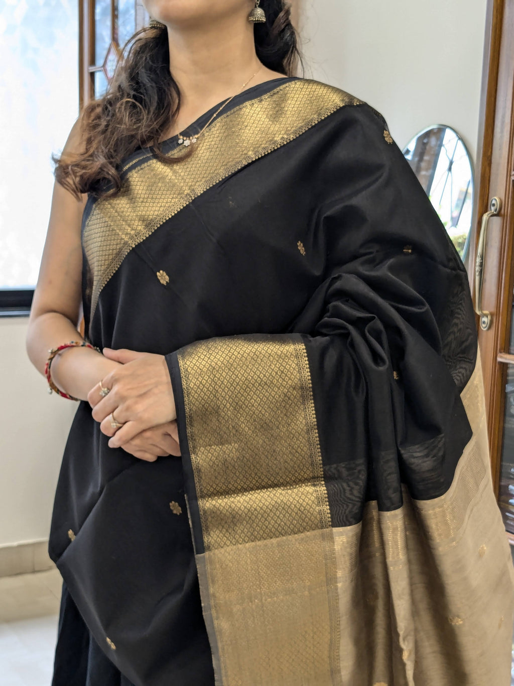 Maheshwari Handloom Black and Beige Saree