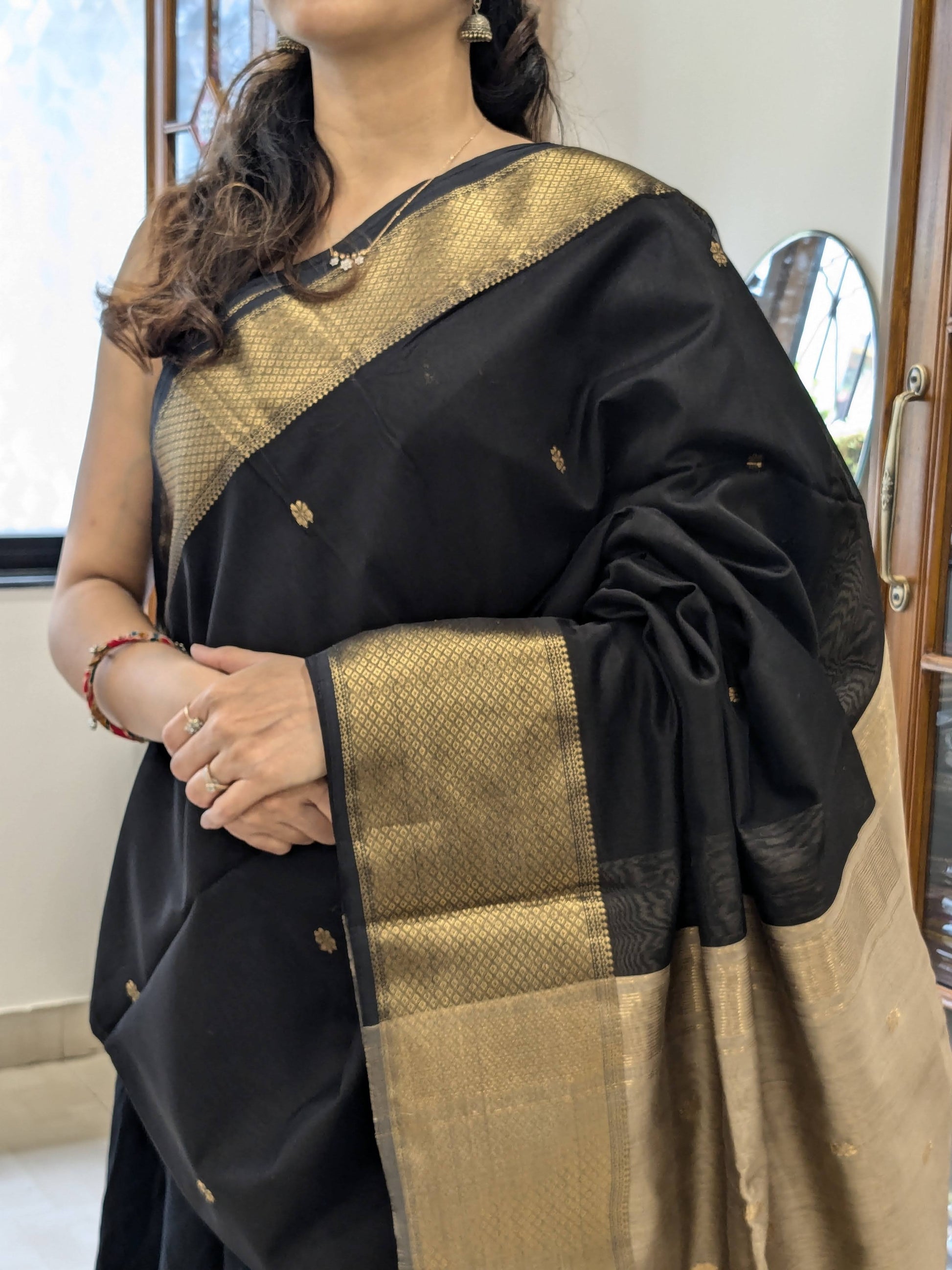 Maheshwari Handloom Black and Beige Saree