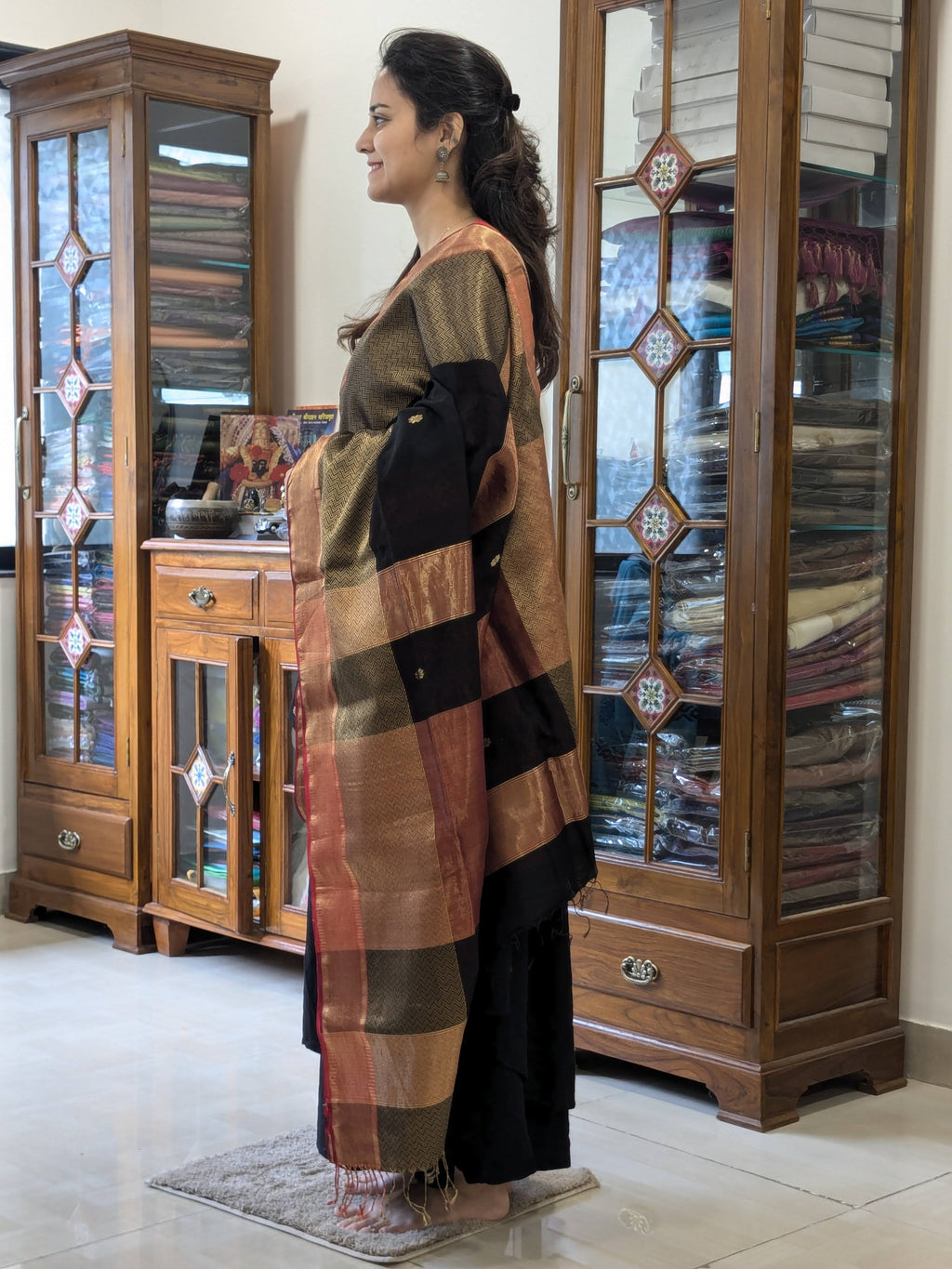 Black & Red Maheshwari Handloom Saree with Flower Buttis