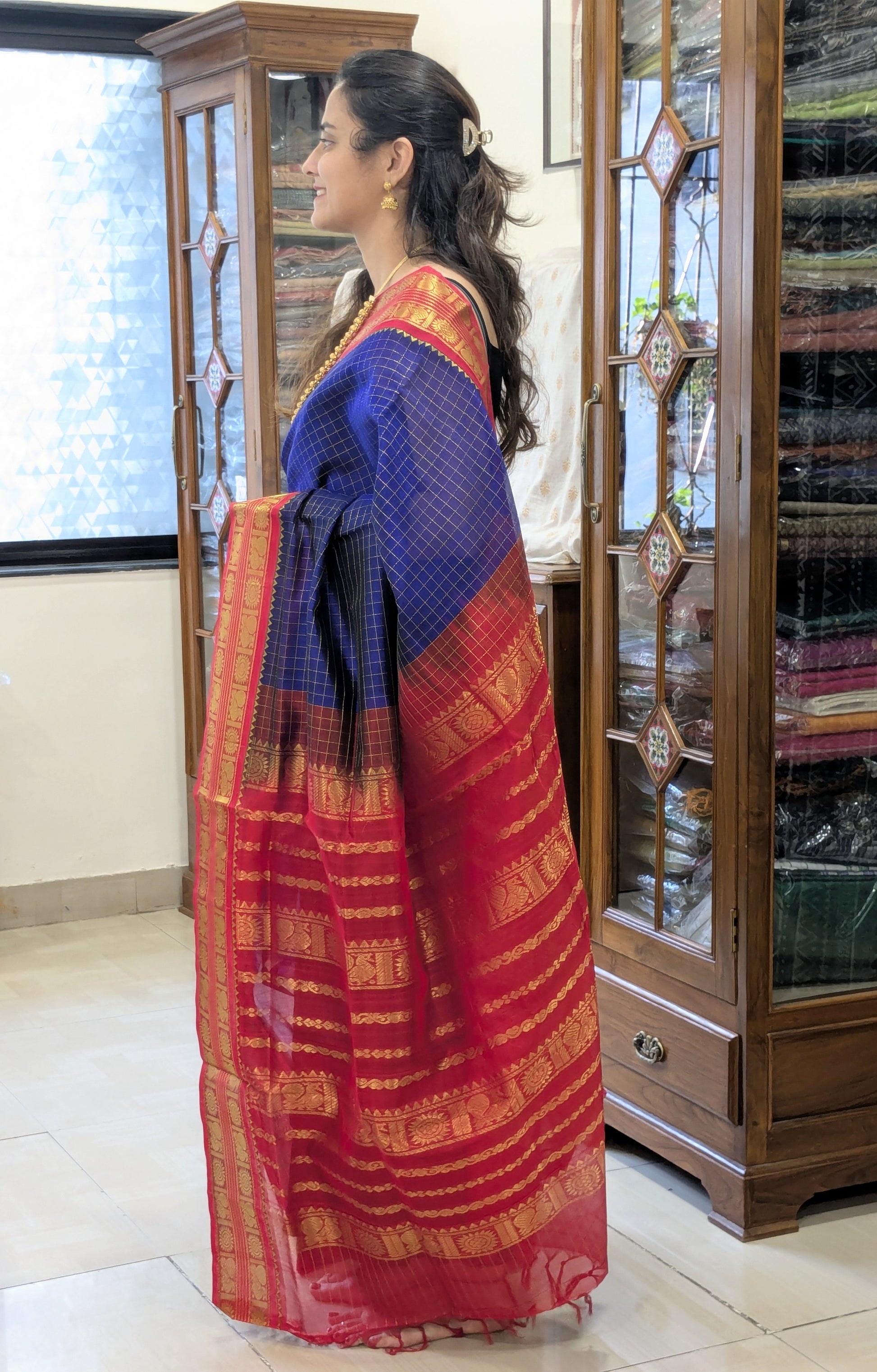 blue saree red blouse