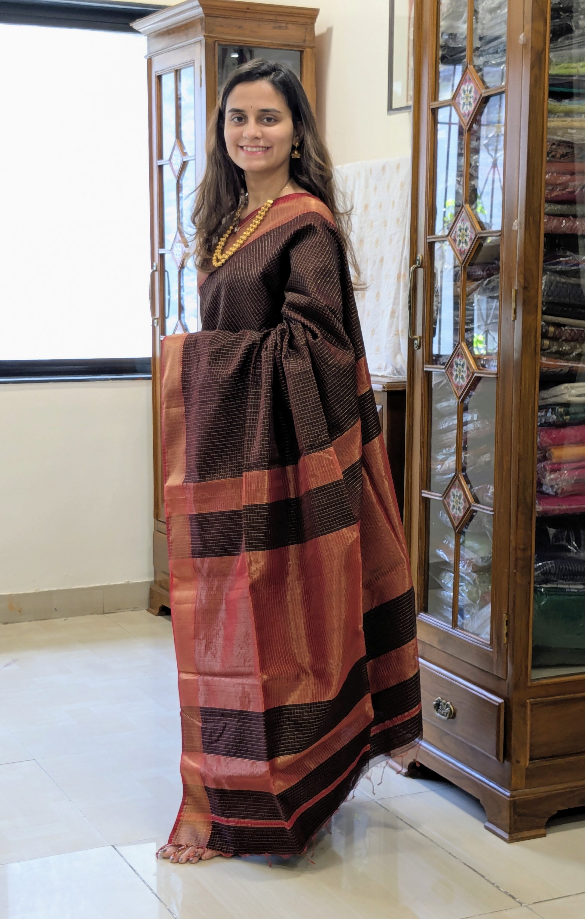 Handloom Brown and Red Maheshwari Zari Checks Saree