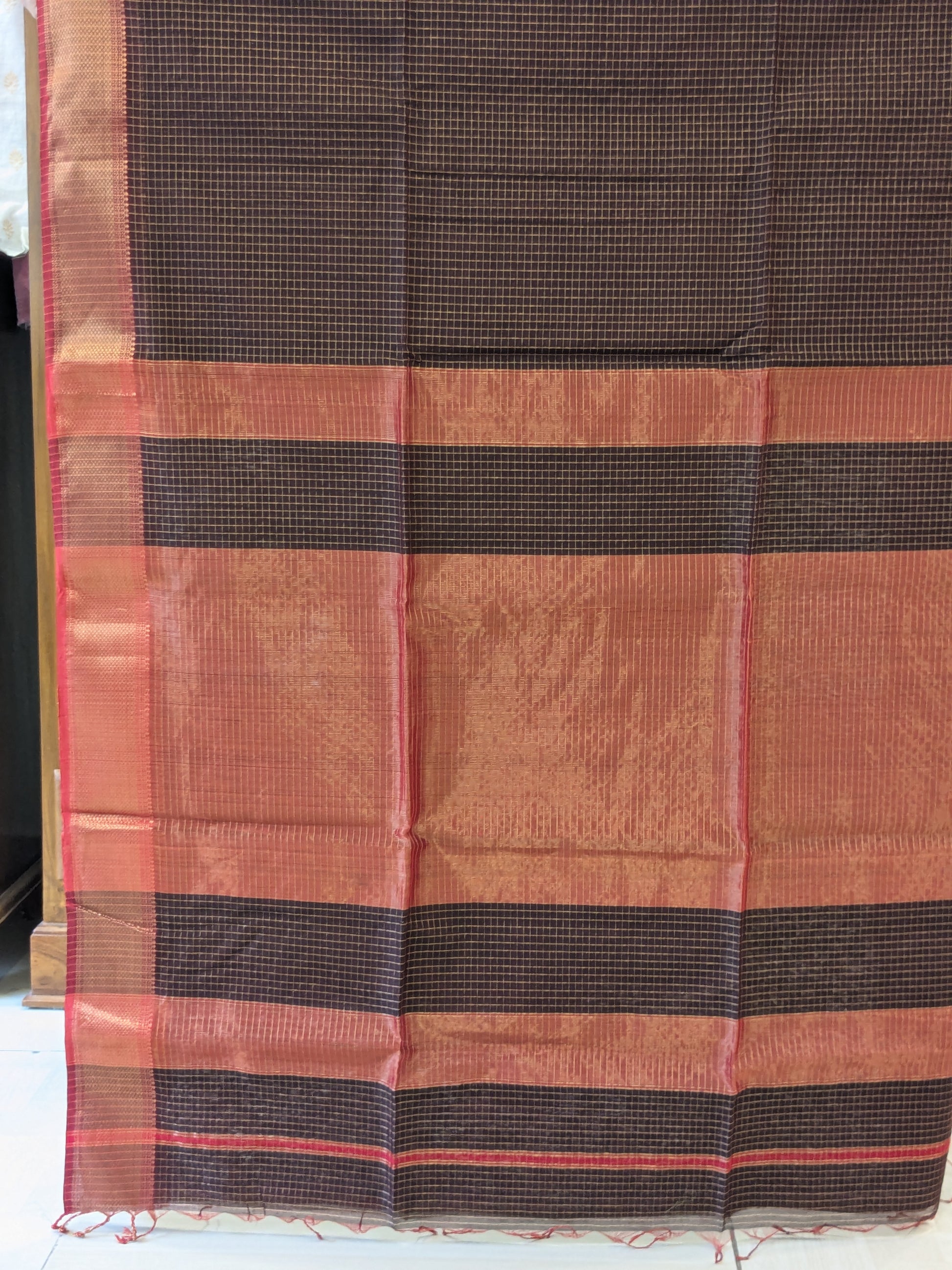 Handloom Brown and Red Maheshwari Zari Checks Saree
