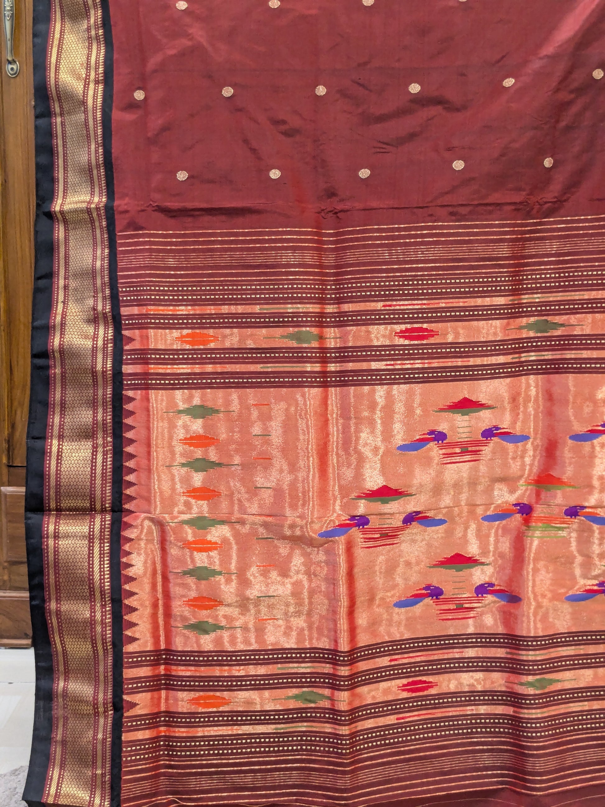 Detailed pallu featuring classic Paithani peacocks and lustrous zari craftsmanship.