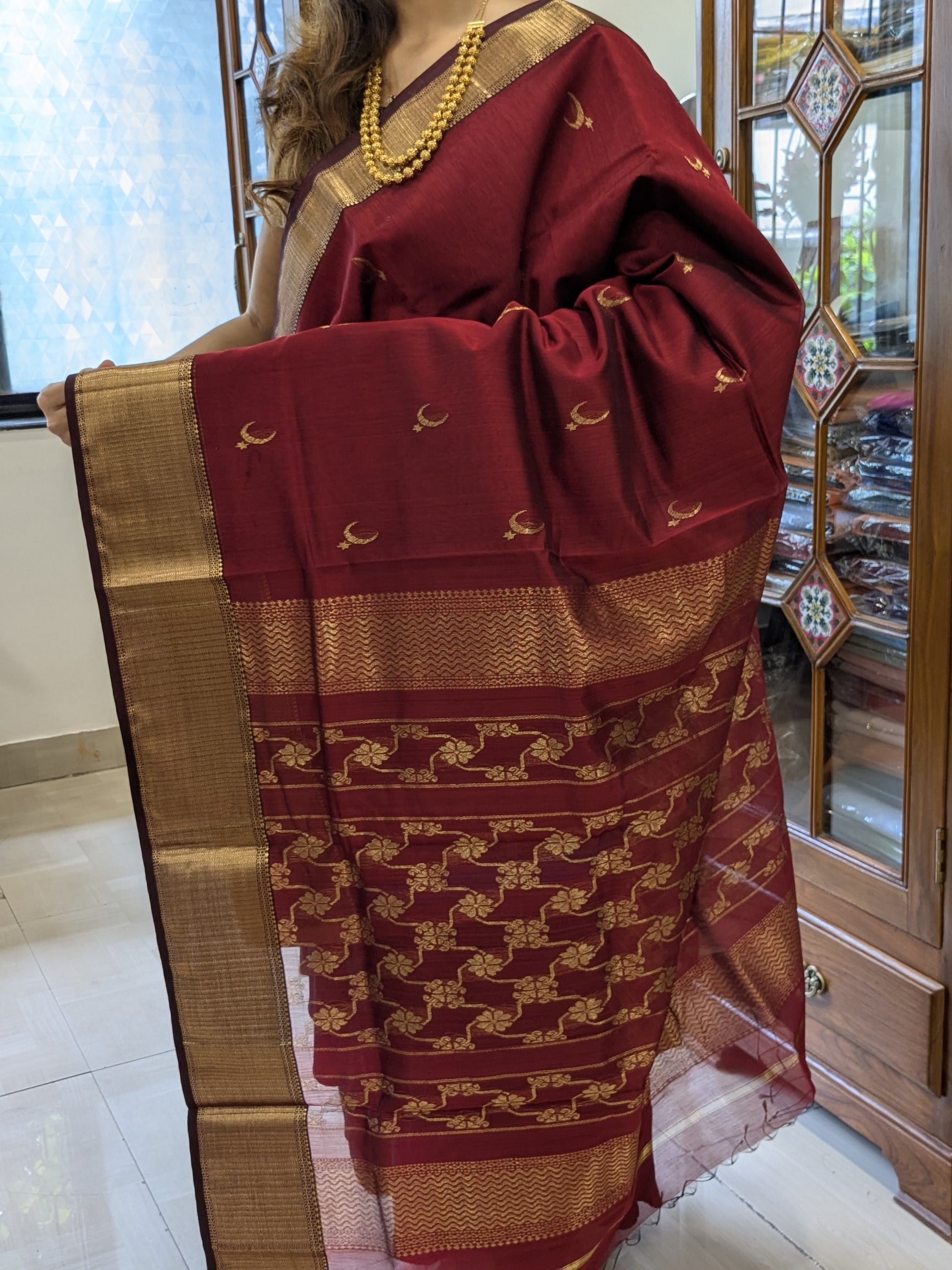 Heavy jaali pallu in focus, handwoven with intricate craftsmanship from Central India.