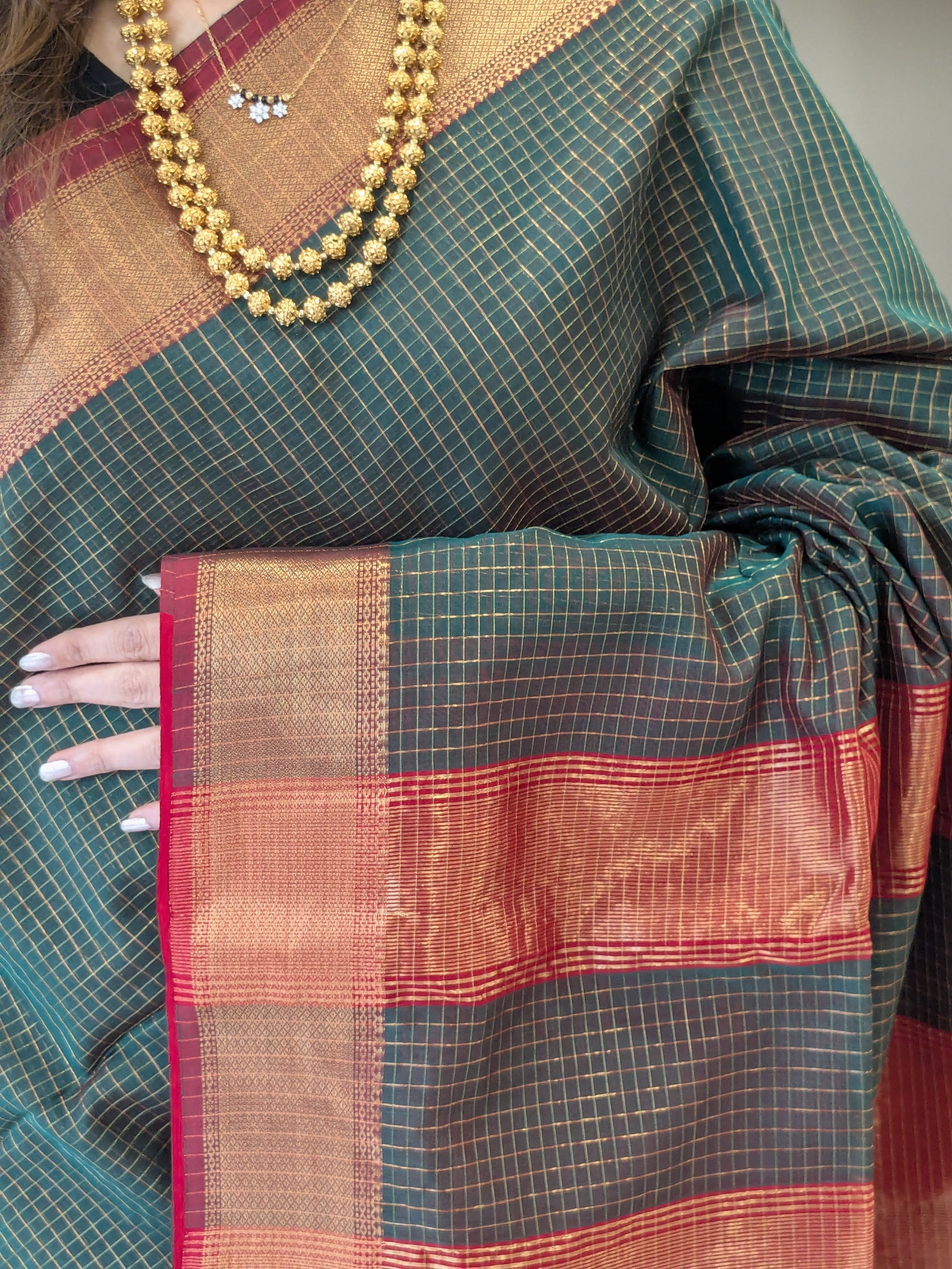 Handloom Green & Red Maheshwari Zari Checks Saree
