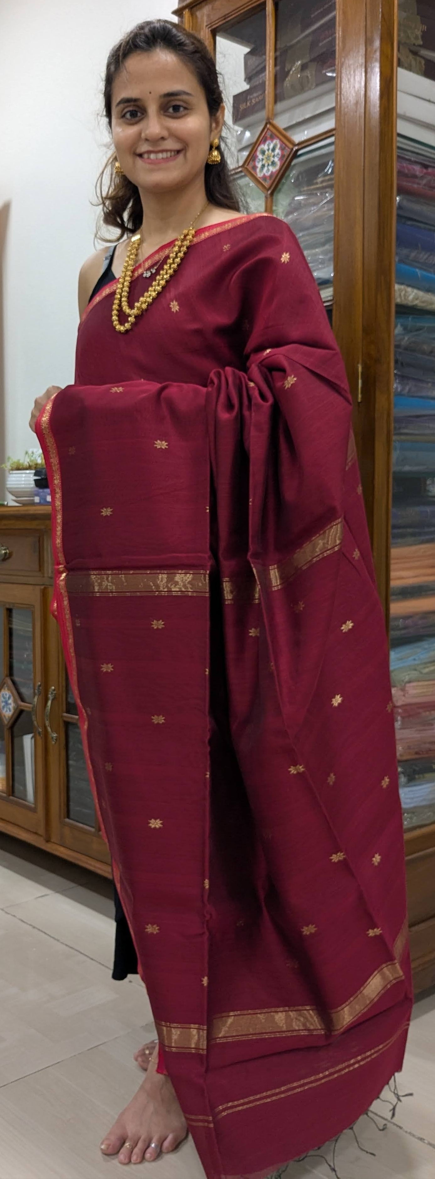 Full view showcasing the Maroon silk-cotton saree’s elegant drape and classic Maheshwari styling.