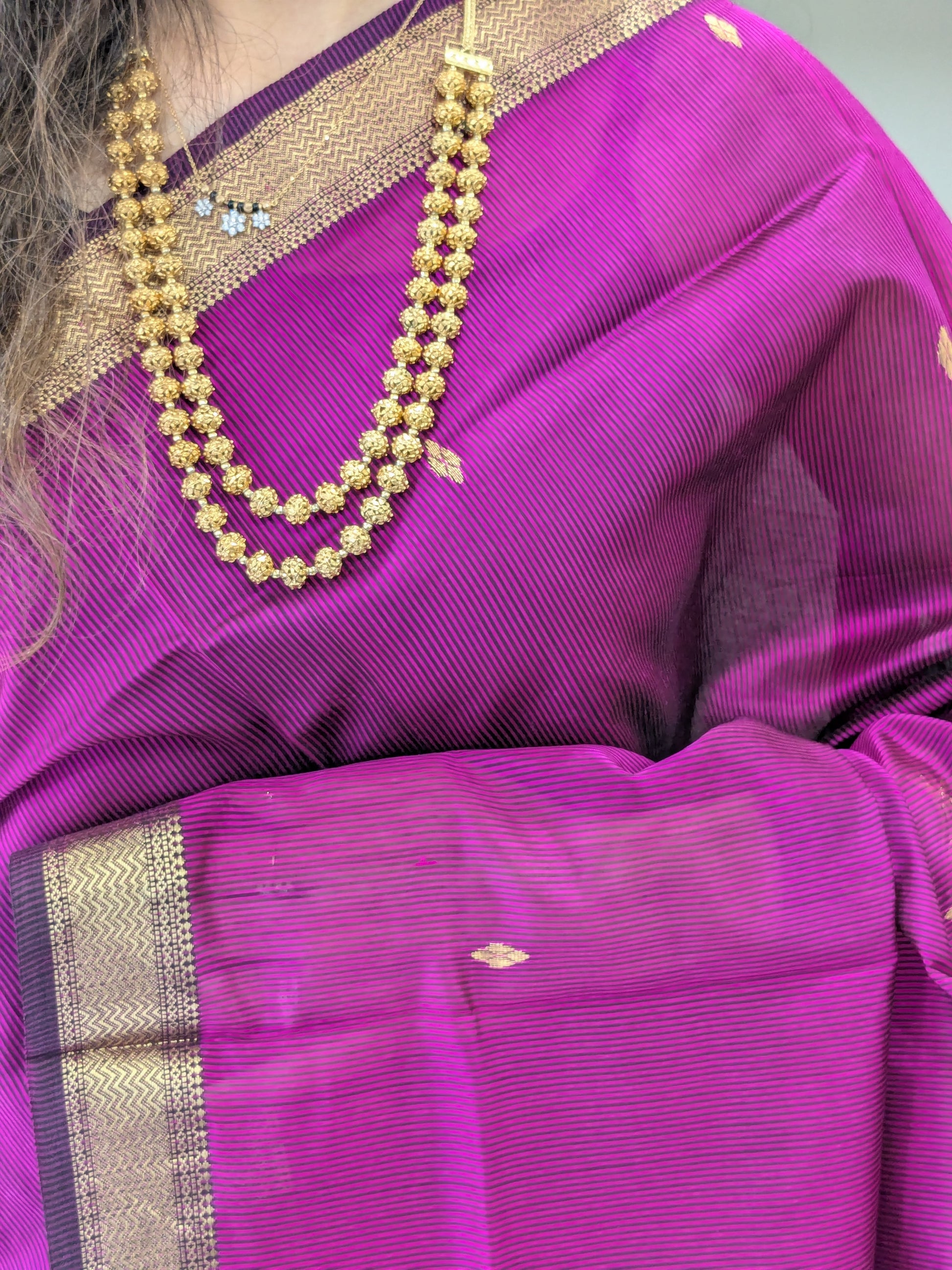 Garbh Reshmi with Butti Magenta Maheshwari Handloom Saree