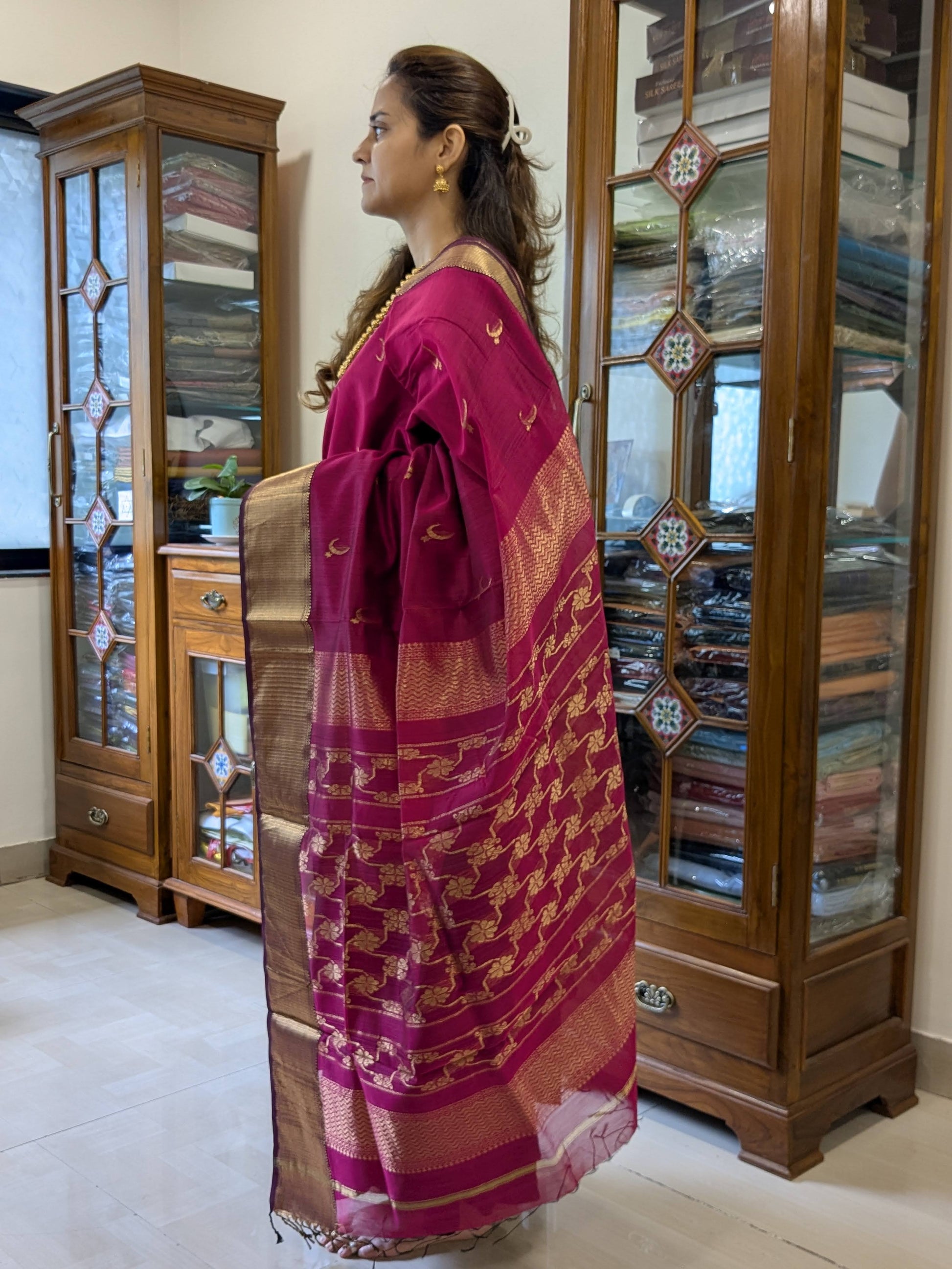 Side view showing the graceful drape with wide and narrow handloom borders.